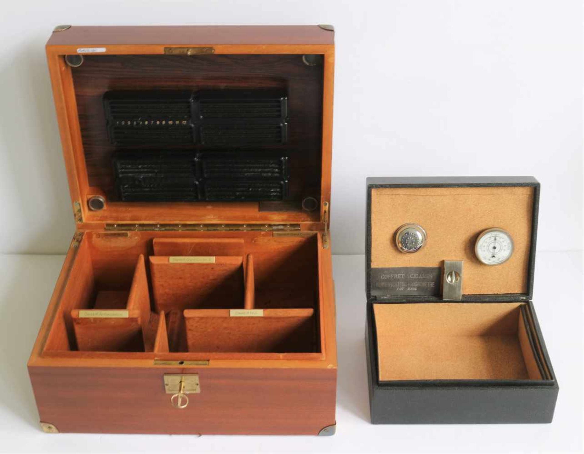 Cigar box Davidoff and small cigar box Davidof and small cigar box with a cutter 22 x 16 x 10 en 35