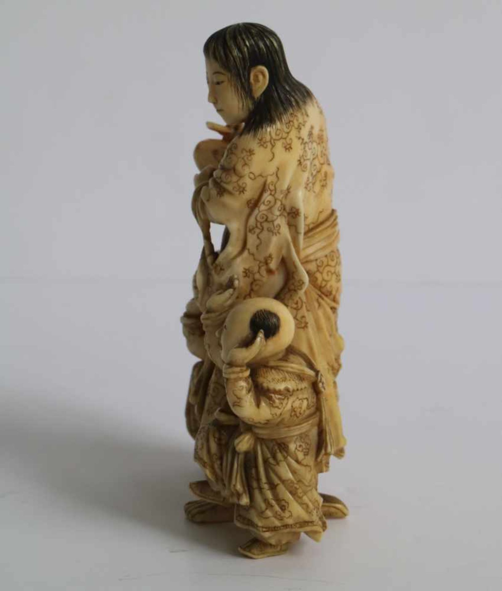 Ivory figural group Japn MEIJI period H 8,2 cm very fine quality signed private collection - Bild 2 aus 5