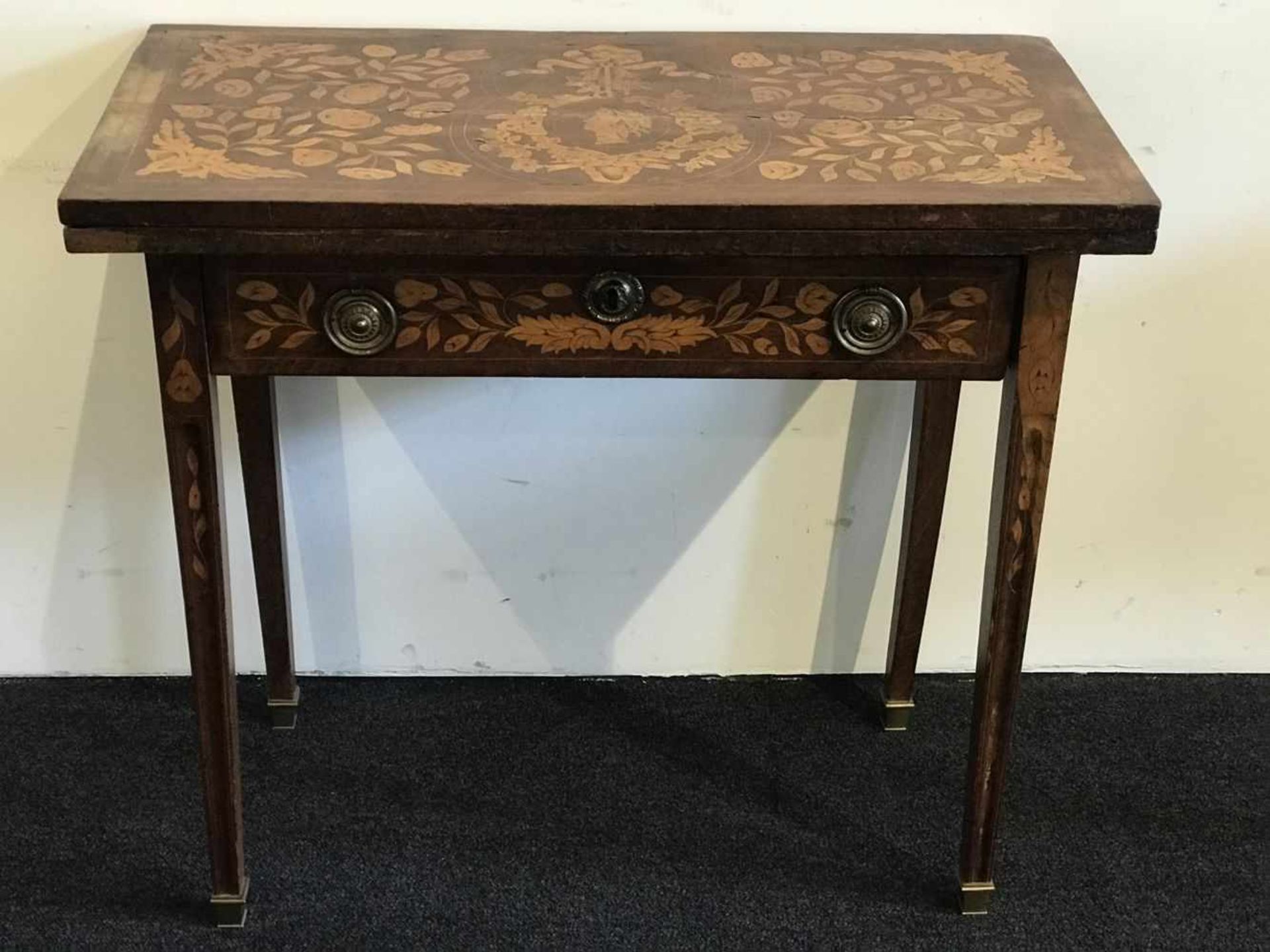 Card table foldable with marquetry