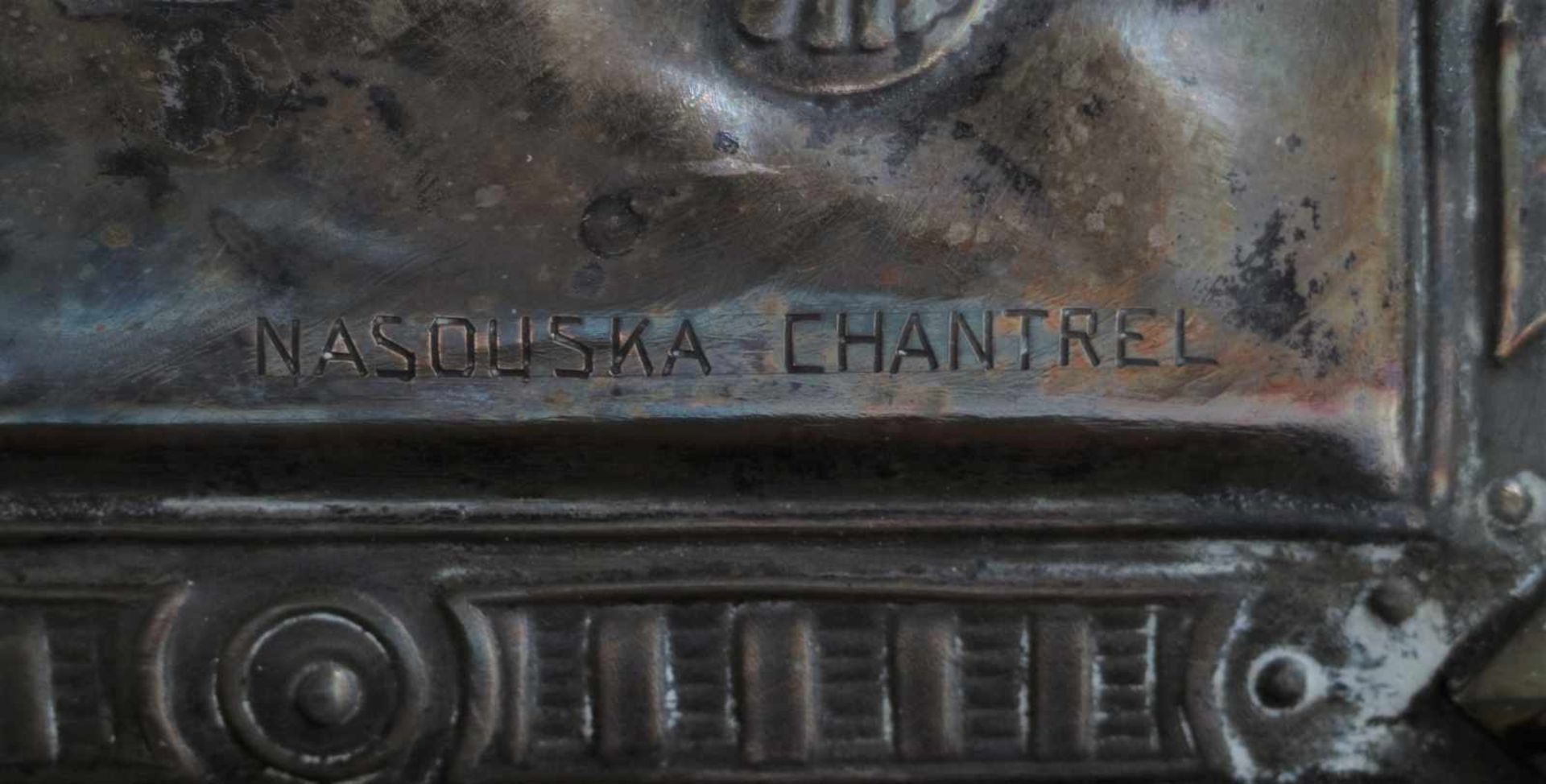 Silver plated Christ scene Art Deco signed Nasouska Chantrel. Back: Hommage respectueux et - Image 3 of 5