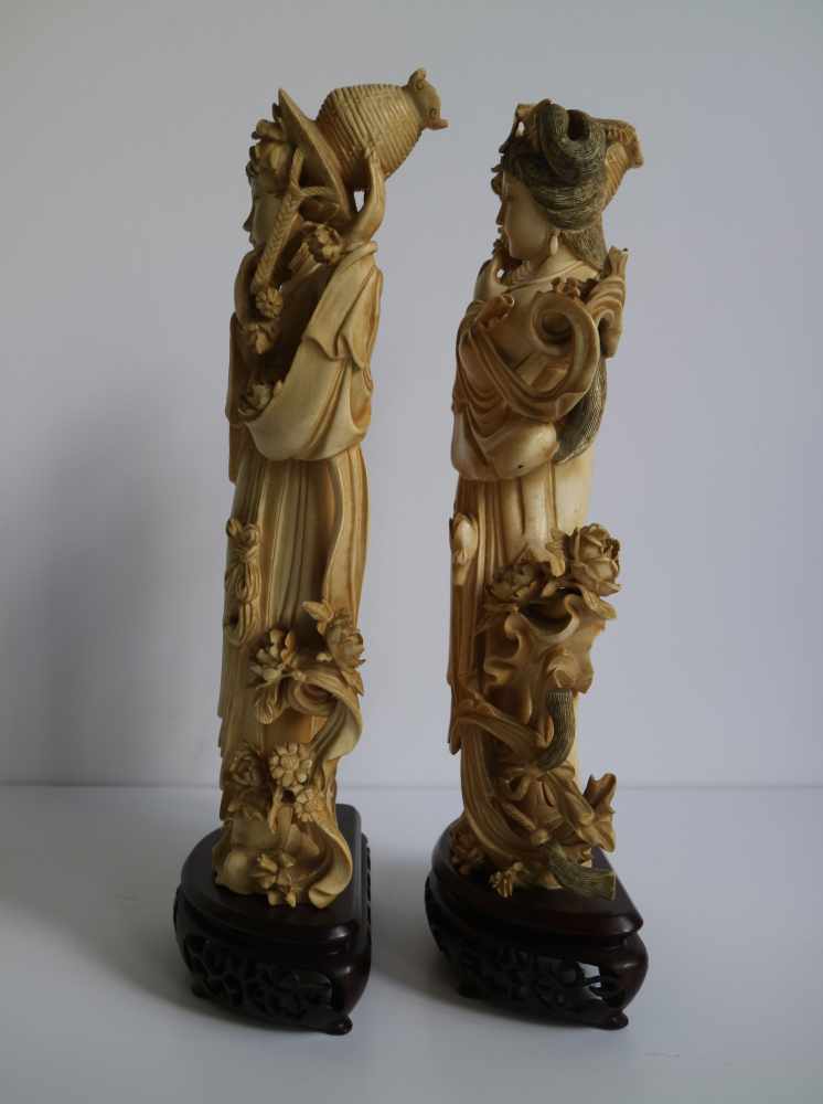 Ivory figures by He Xiangu with flowers symmetrically carved, China Republic period H 28,5 cm + 4,5 - Image 4 of 4