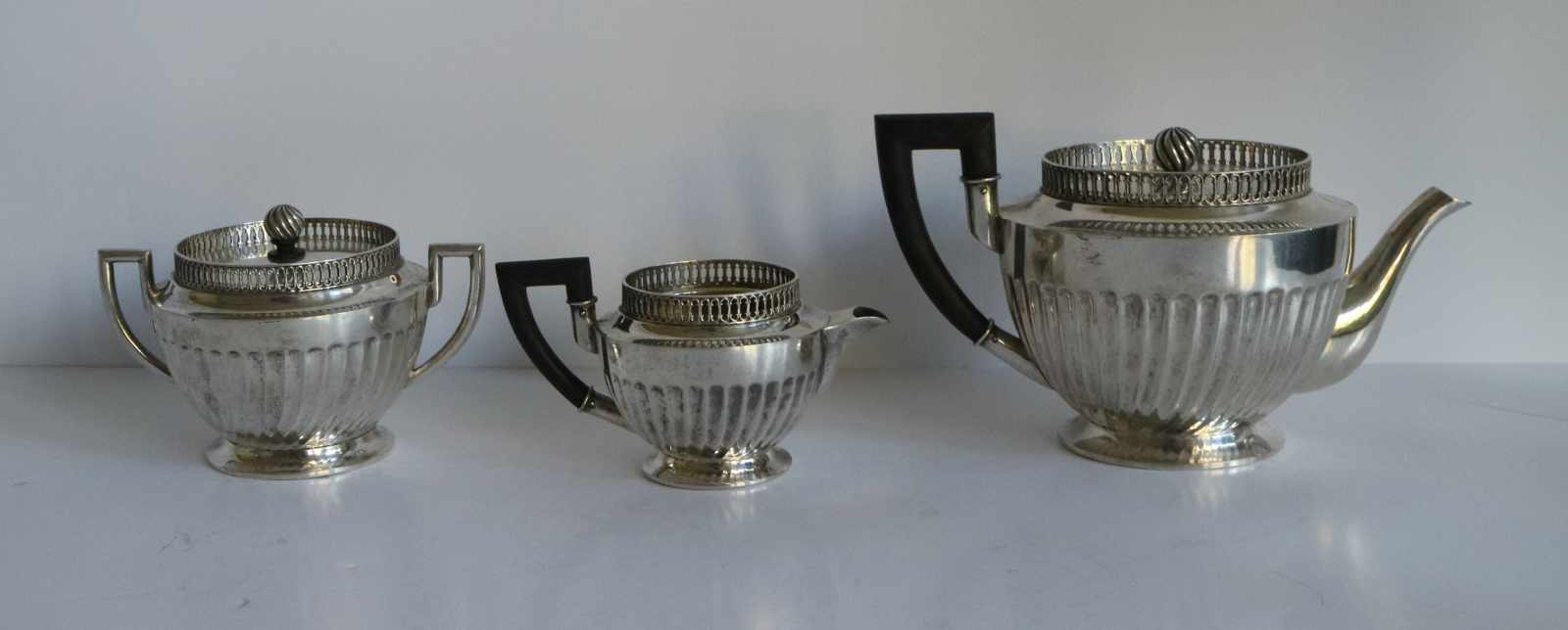 Silver tea service Ostro-Hungary 19th century, 620 grams H 6, 8 en 9,5 B 11,5, 12 en 18 cm - Image 3 of 8