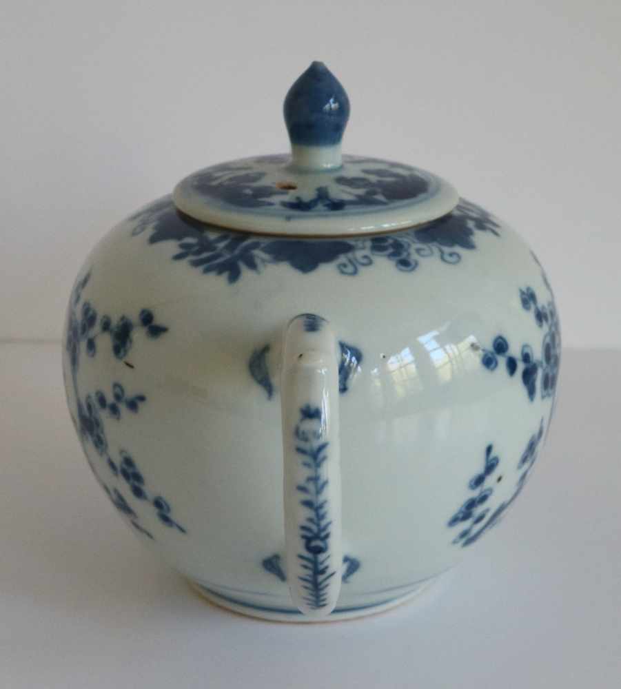 Chinese teapot blue White H 11,5 B 18 cm - Image 2 of 6