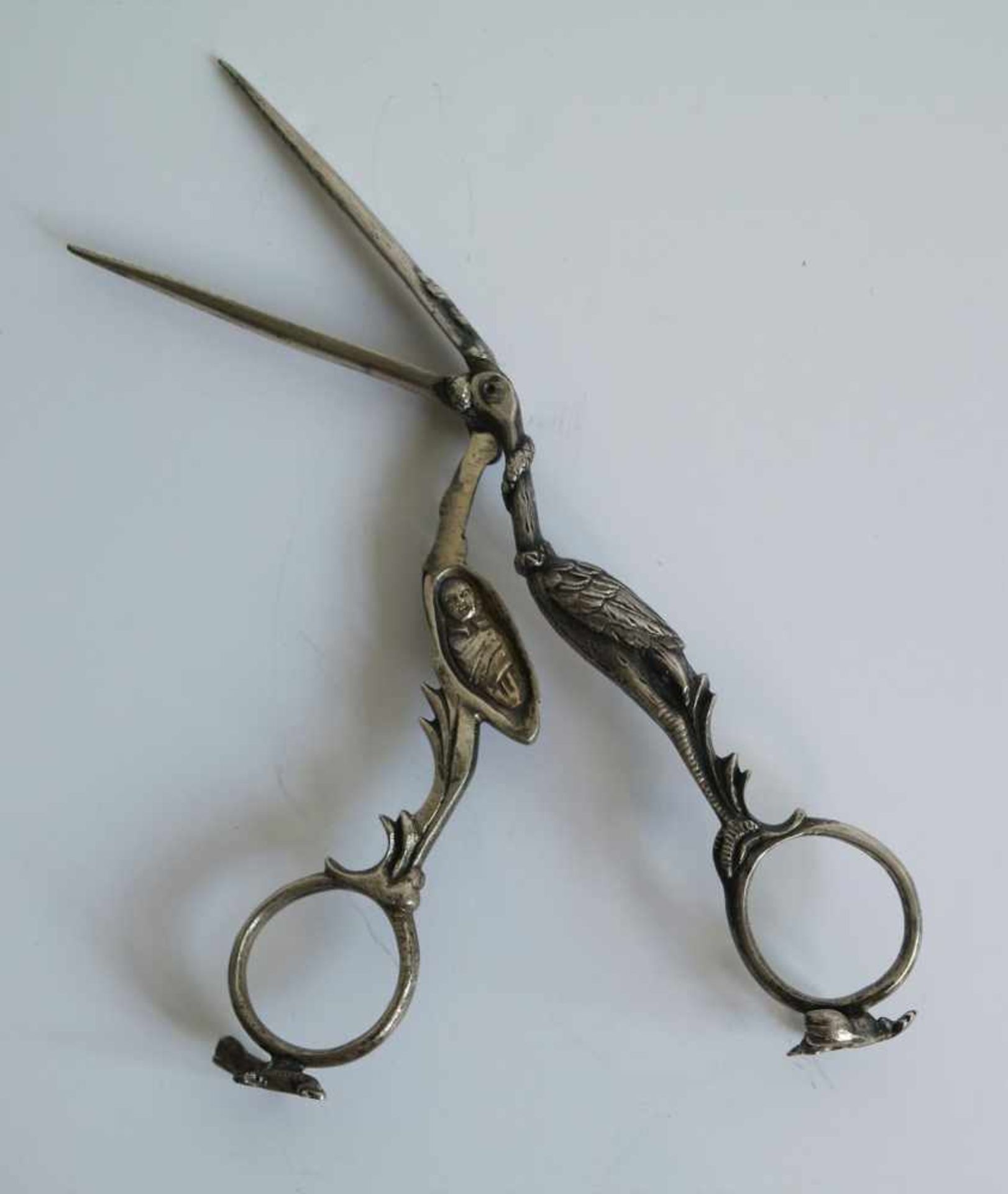 19th century sugar tongs Silver stork with baby. Marks in the grip L 12,5 cm - Bild 3 aus 4