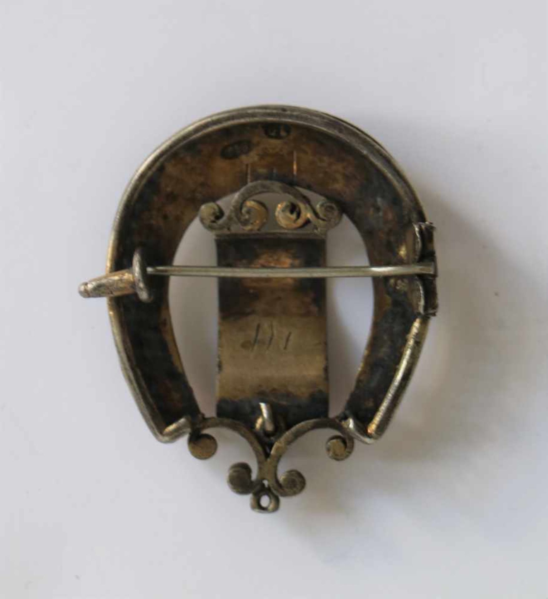 Silver Russian brooch 'porte honeur' Email & gold, Saint Petersburg ca 1900 4,2 x 3,8 x 1,3 cm - Bild 2 aus 3