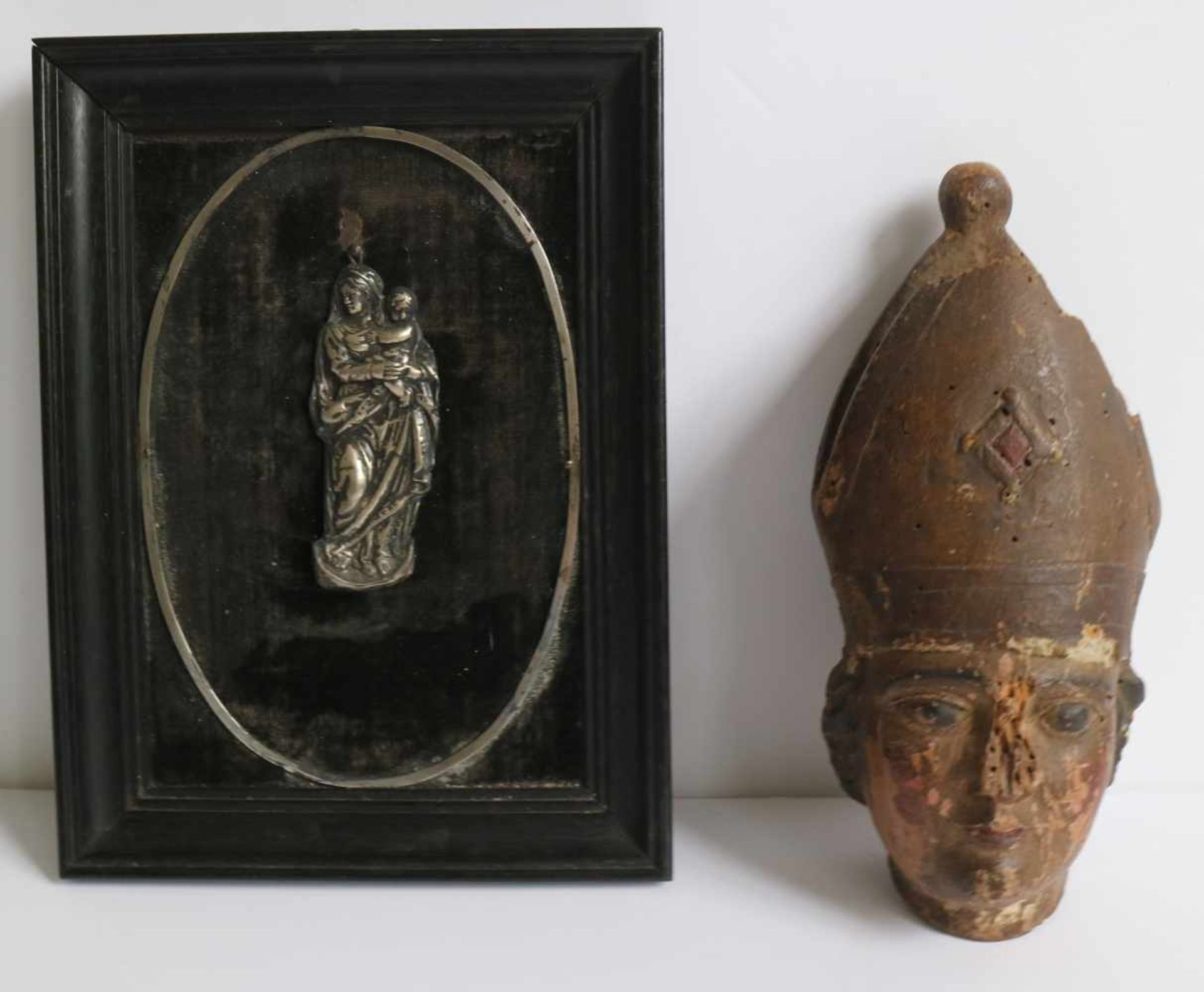 Wooden saint's head + silver Madonna Wooden saint's head + silver Madonna H 18 en 8 cm