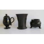 Black terracotta Namur, mustard and sugar bowl 18th century + Wedgewood H 5,5 en 9,5 cm