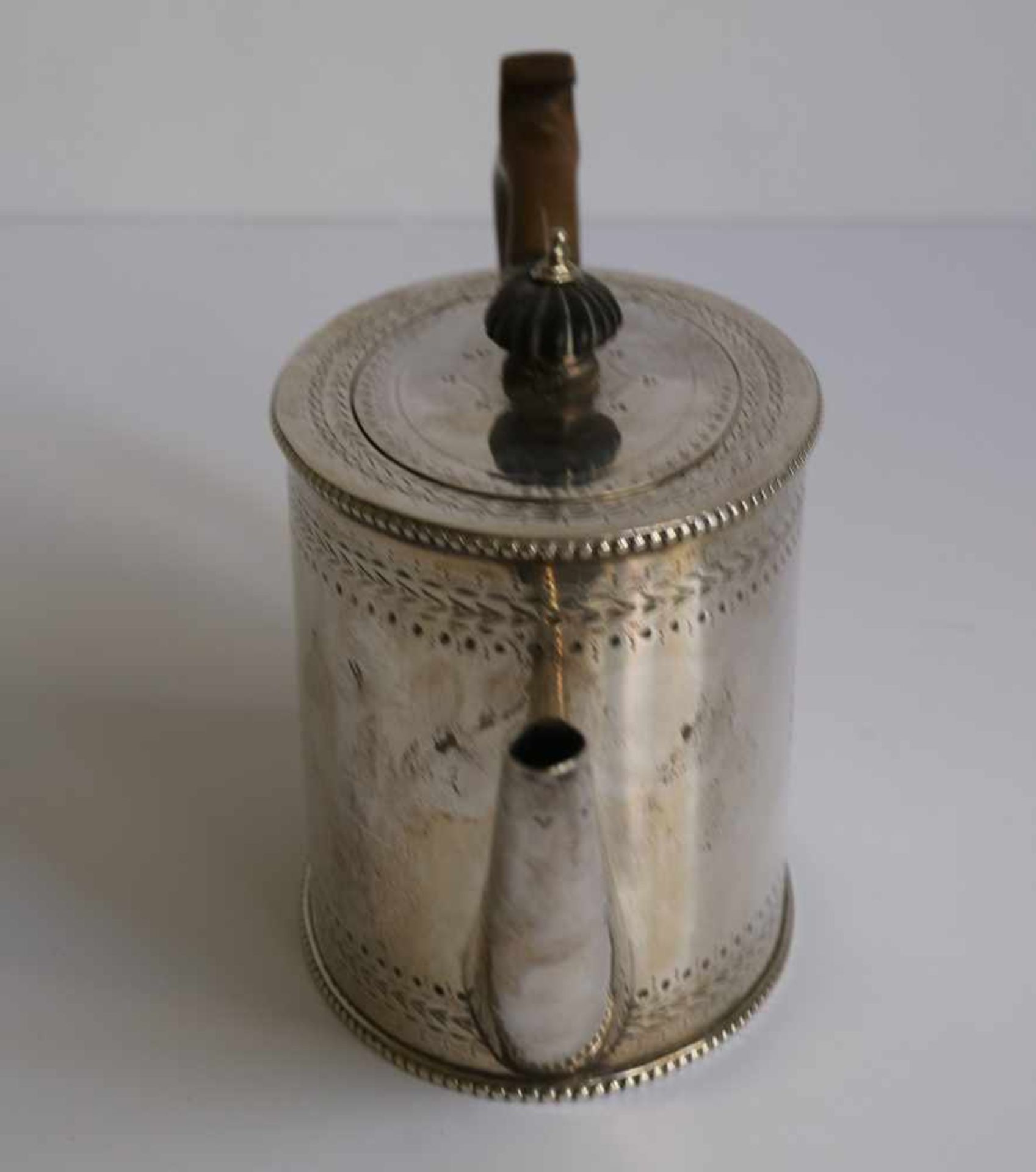Tea pot English silver 19th century 19th century H 13,5 B 26 cm - Image 2 of 5
