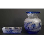 Val Saint Lambert Vase blue and white with gentian flowers and bowl H 13,5 en 12,5 x 3 x 4,5 cm