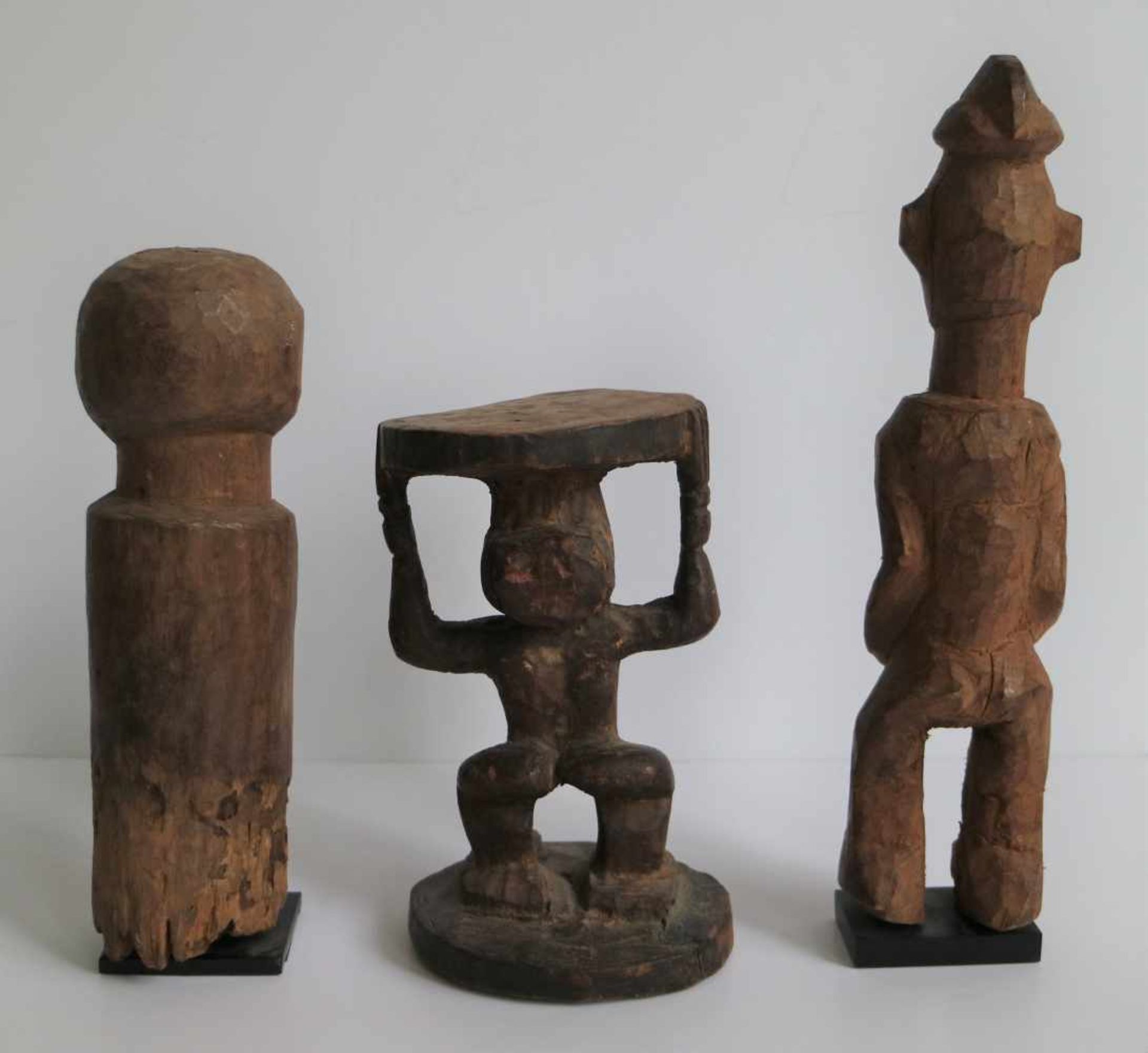 Congolese figurines Yaka area and Songey altar chair H 17,5, 23 en 28 cm - Bild 2 aus 2