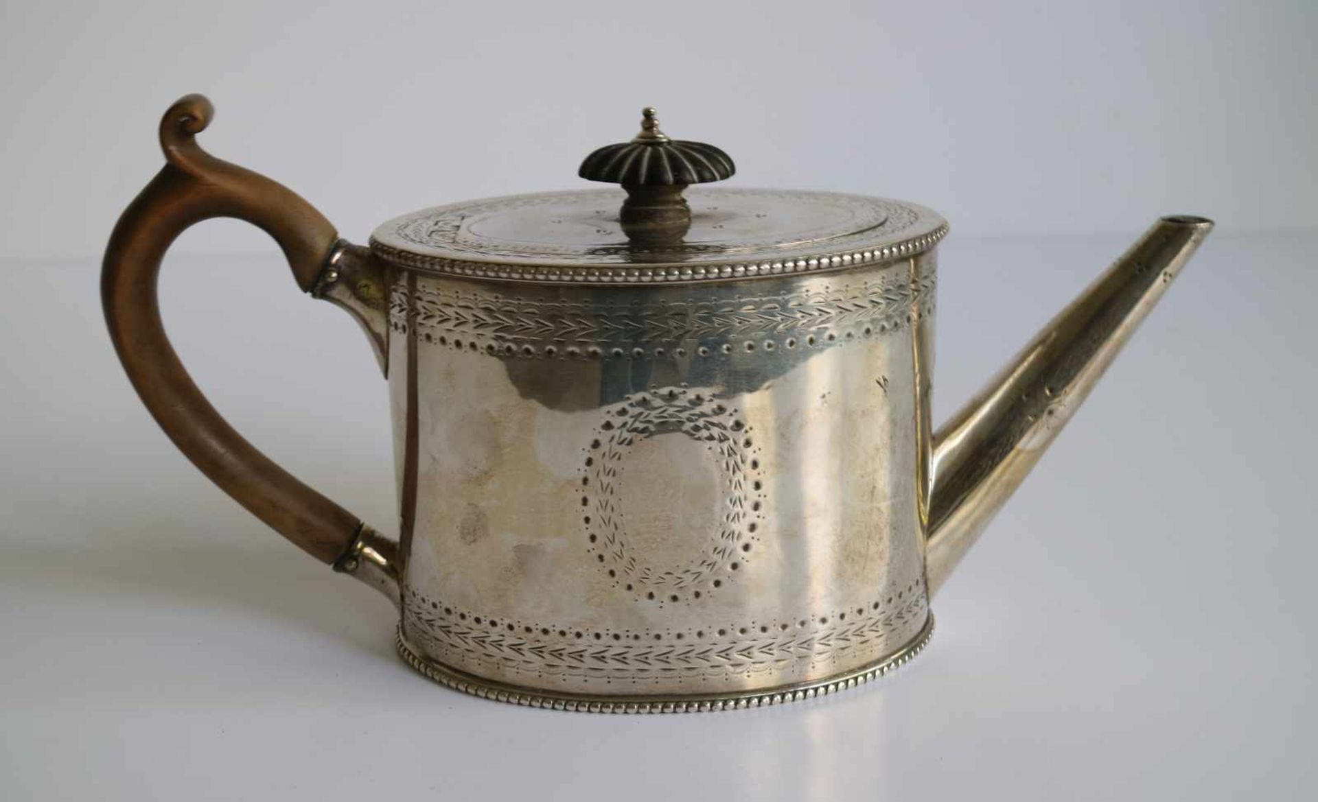 Tea pot English silver 19th century 19th century H 13,5 B 26 cm - Bild 3 aus 5