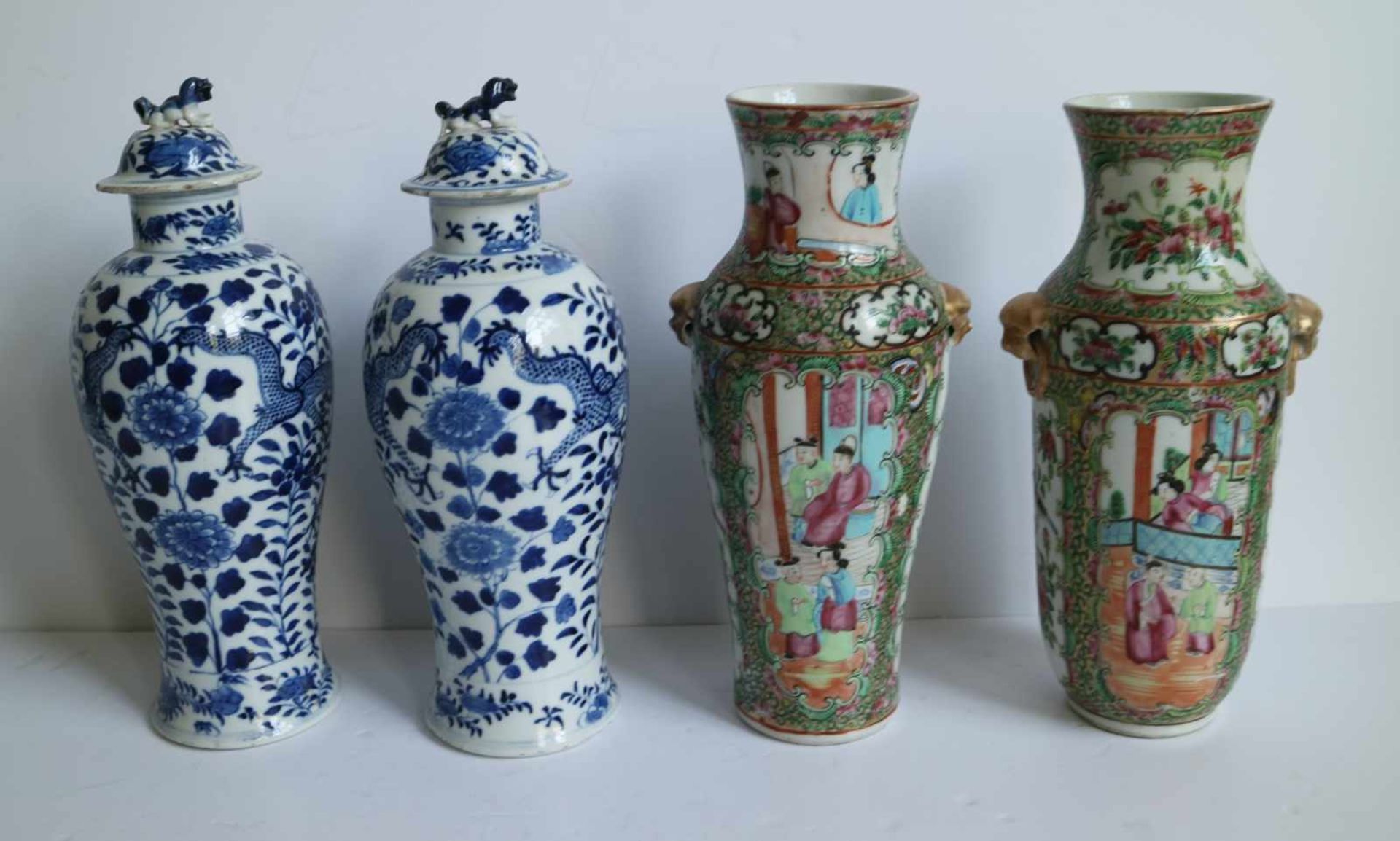 Chinese lot 2 Kanton vases, 2 lid vases blue/white 1875 and lot of plates H 25,5 en 27 dia 15 en 23 - Bild 3 aus 8