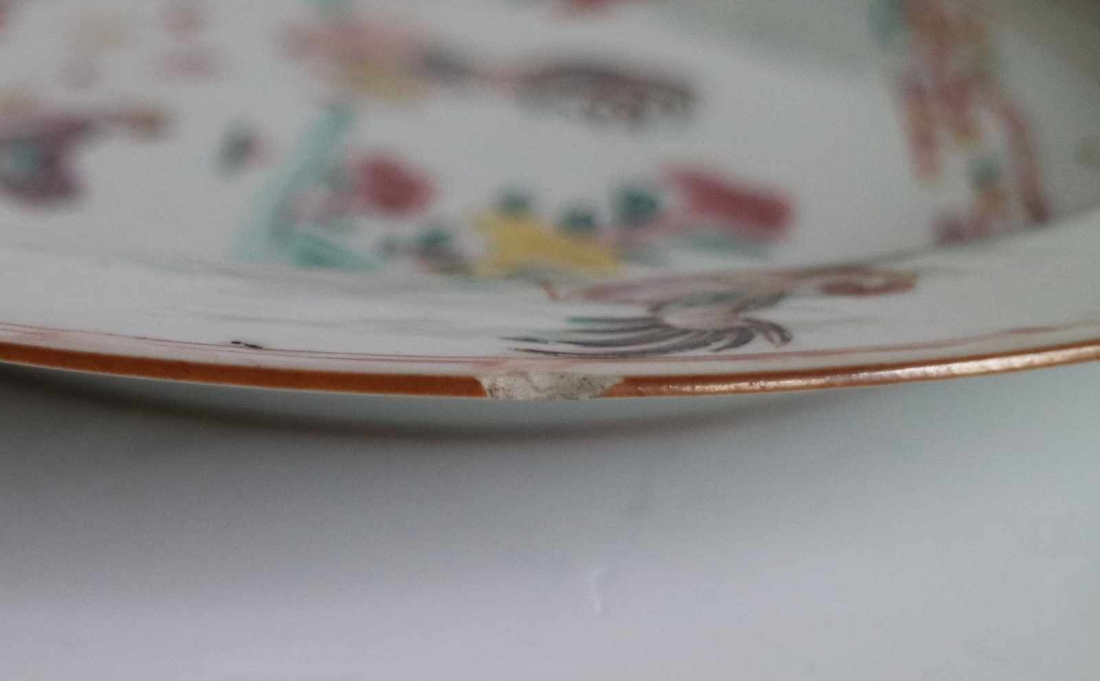 Chinese Qianlong famille rose plates decor with chickens dia 23 cm both chip and hairline - Image 5 of 5