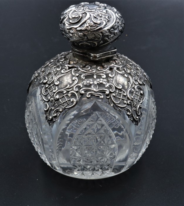 Antique Sterling Silver Cut Glass Scent Perfume Bottle - Image 2 of 15