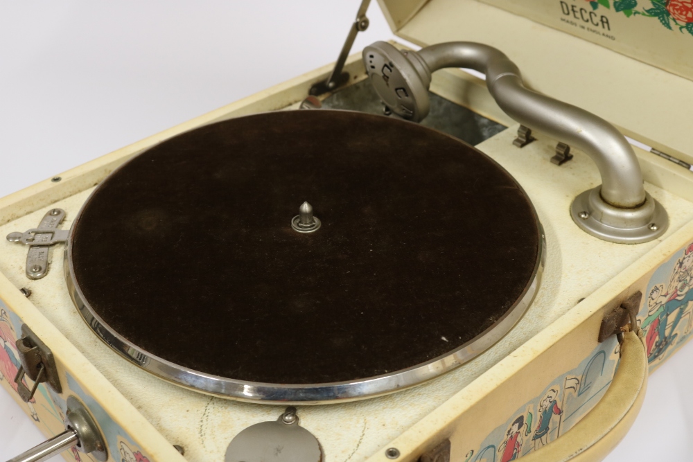 1950S Decca Childrens Hand Cranked Portable Gramophone - Image 3 of 8