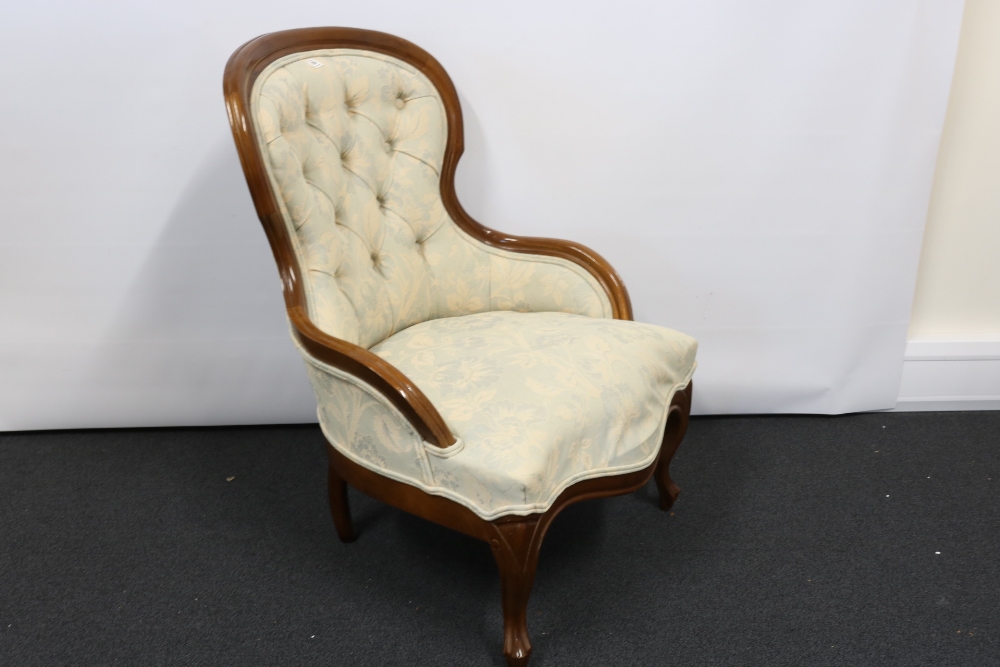 Antique Reproduction Spoonback Bedroom Chair - Image 4 of 7