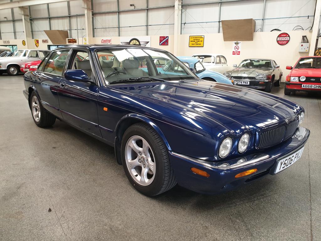 2001 Jaguar XJ8 Auto