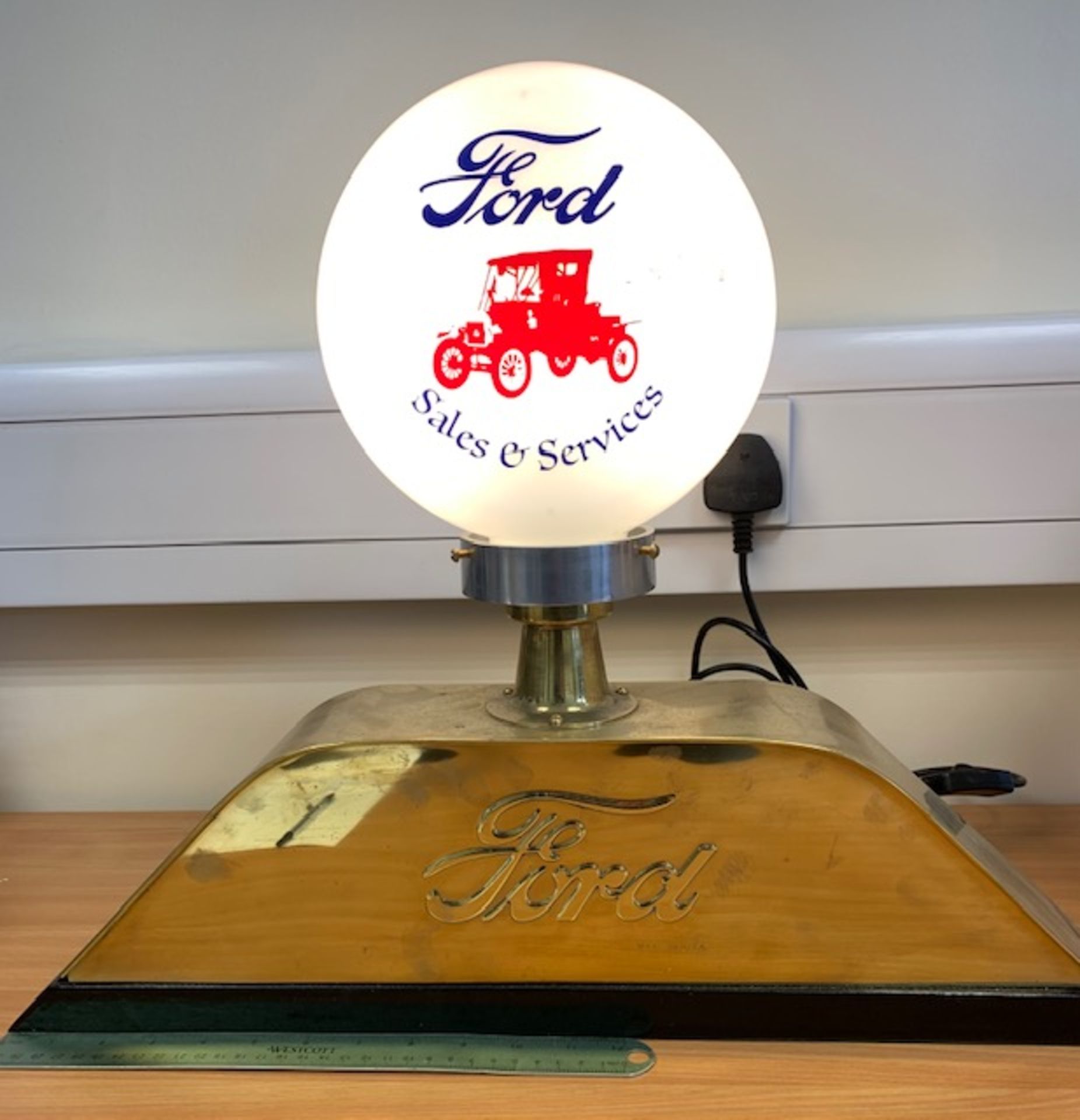 Illuminated 'Radiator Top' - Ford