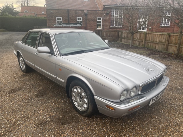 2001 Jaguar XJ8 Auto