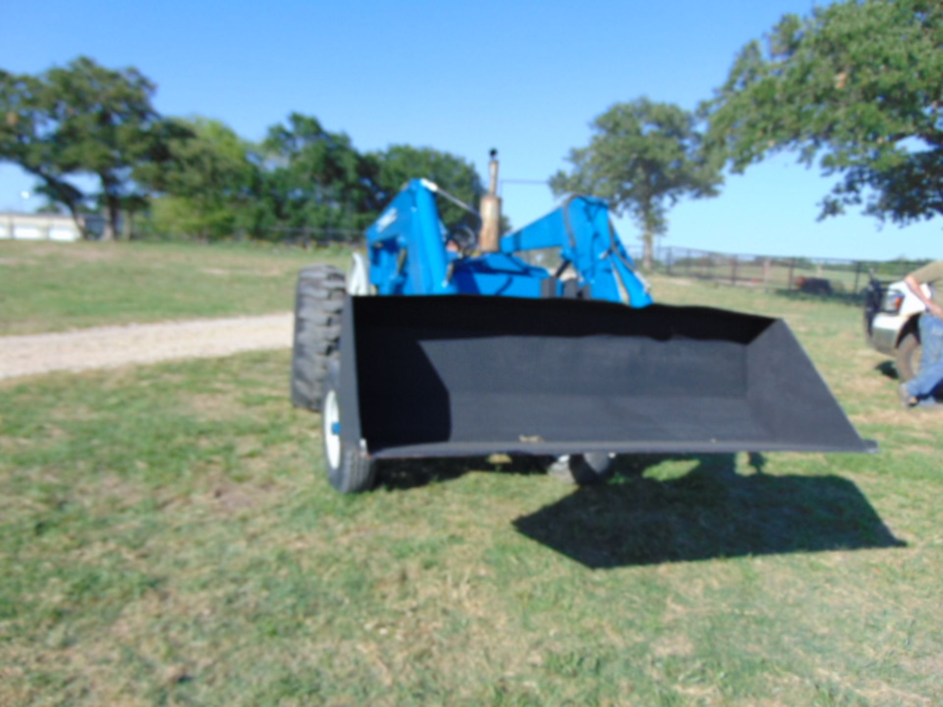 FORD 4500 TRACTOR W/ LOADER - Image 3 of 6