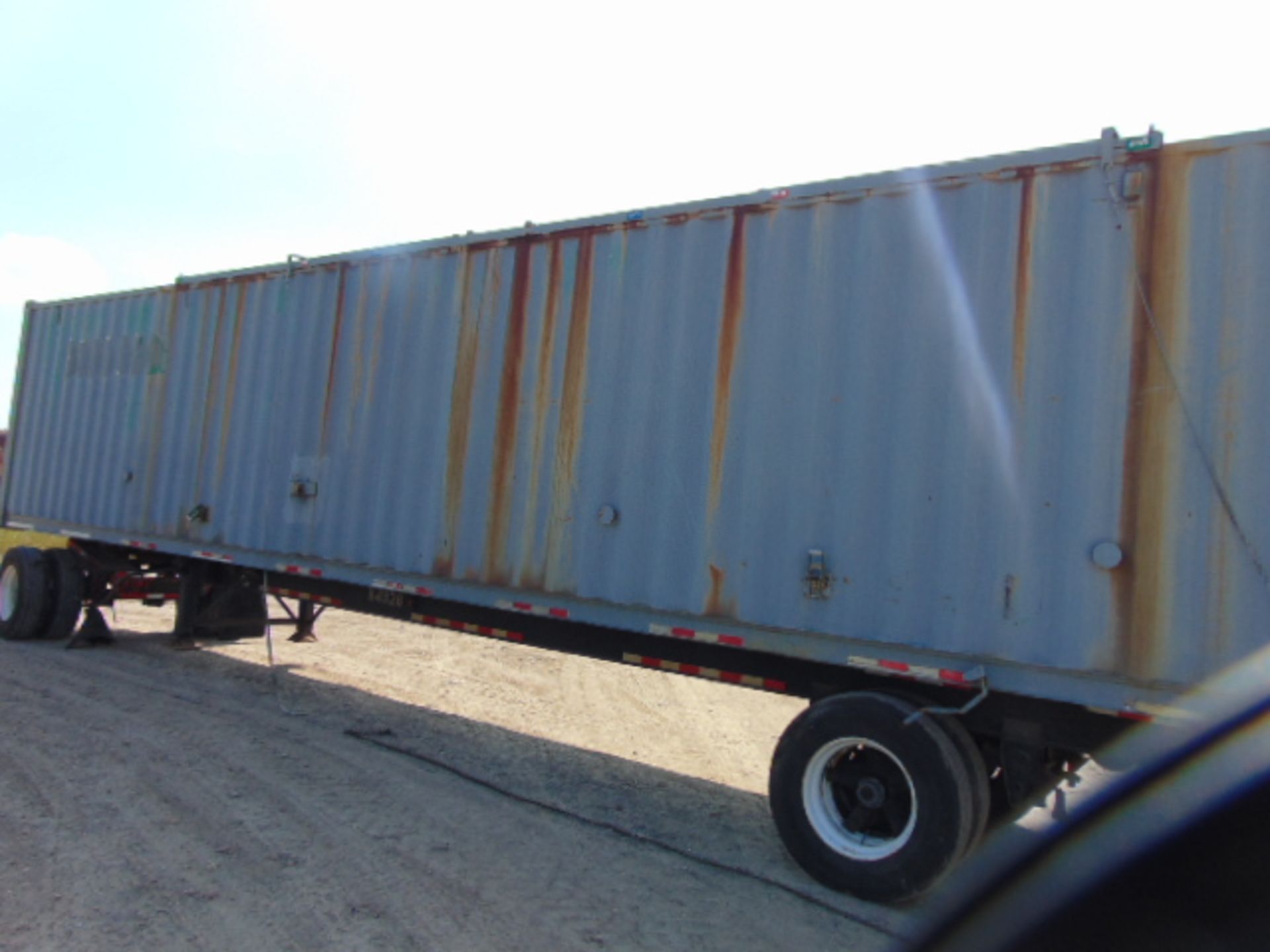 40' CONTAINER W/TRAILER FLOP DOOR ON BACK DOLLY DOES NOT GO - Image 3 of 5