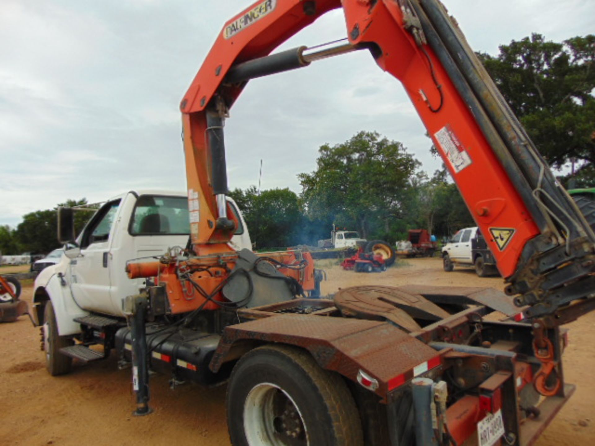 2002 FORD F750 CRANE TRUCK W/PALFINGER 18080 CRANE - Image 2 of 8