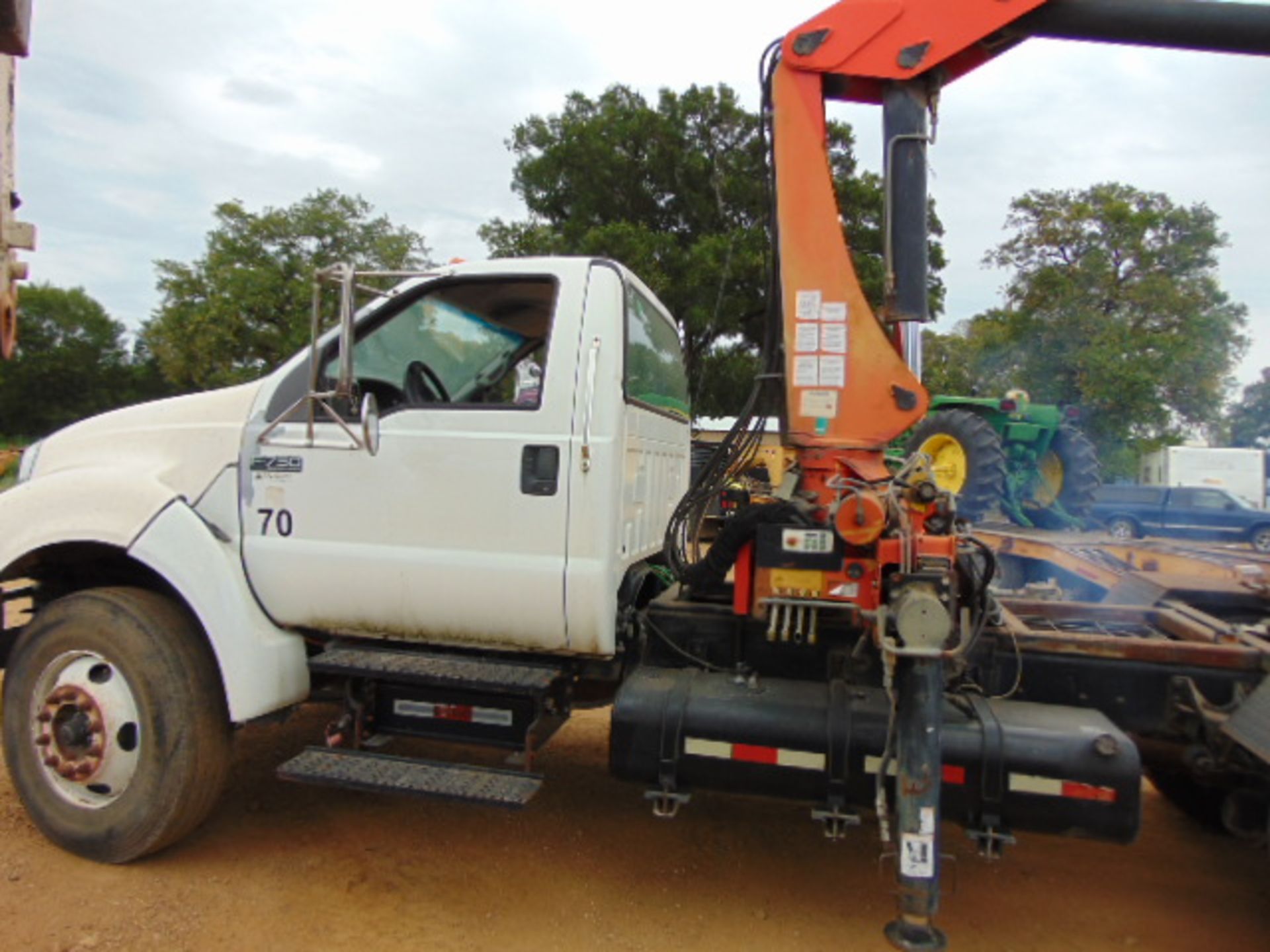 2002 FORD F750 CRANE TRUCK W/PALFINGER 18080 CRANE - Image 3 of 8