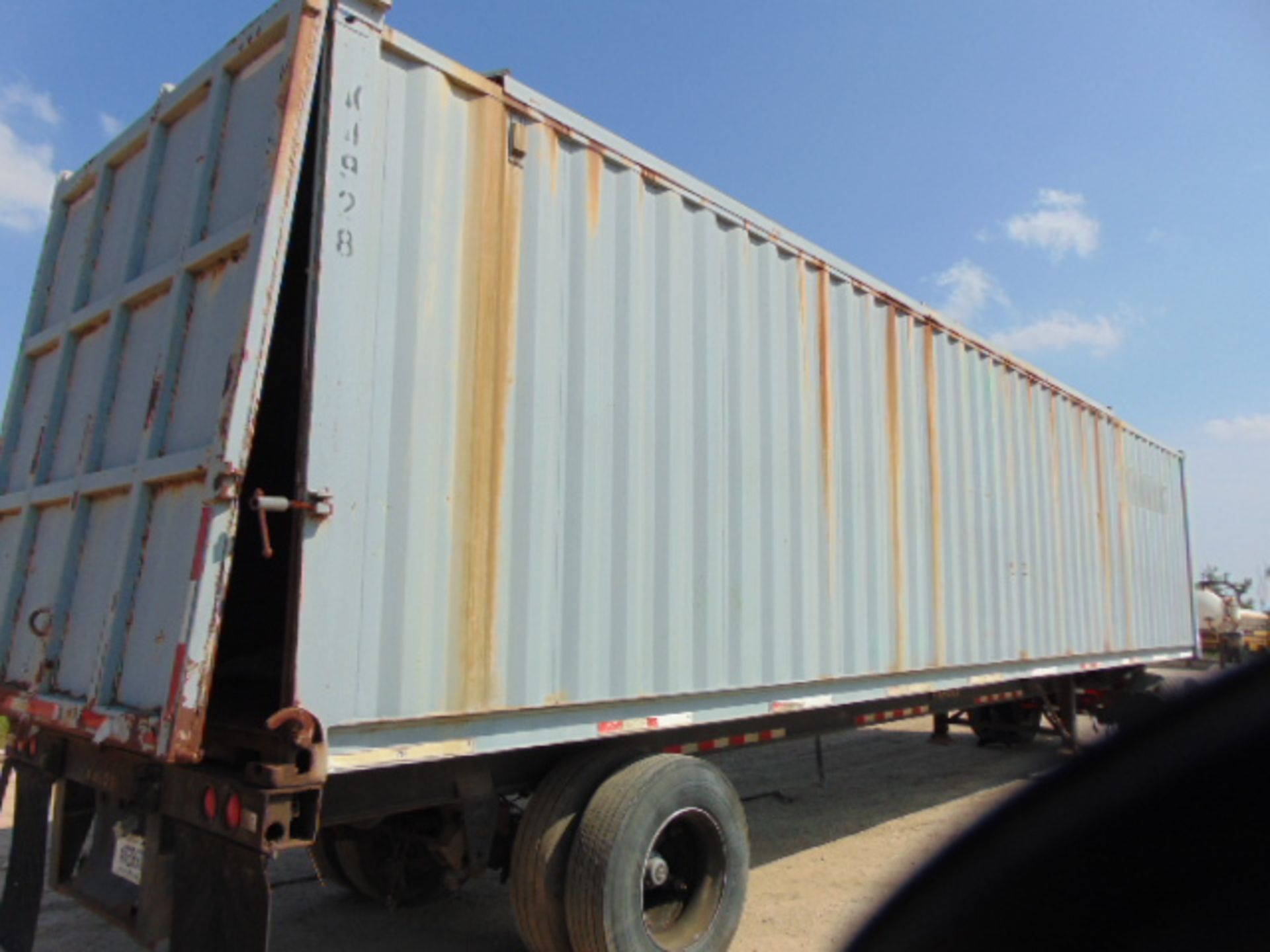 40' CONTAINER W/TRAILER FLOP DOOR ON BACK DOLLY DOES NOT GO