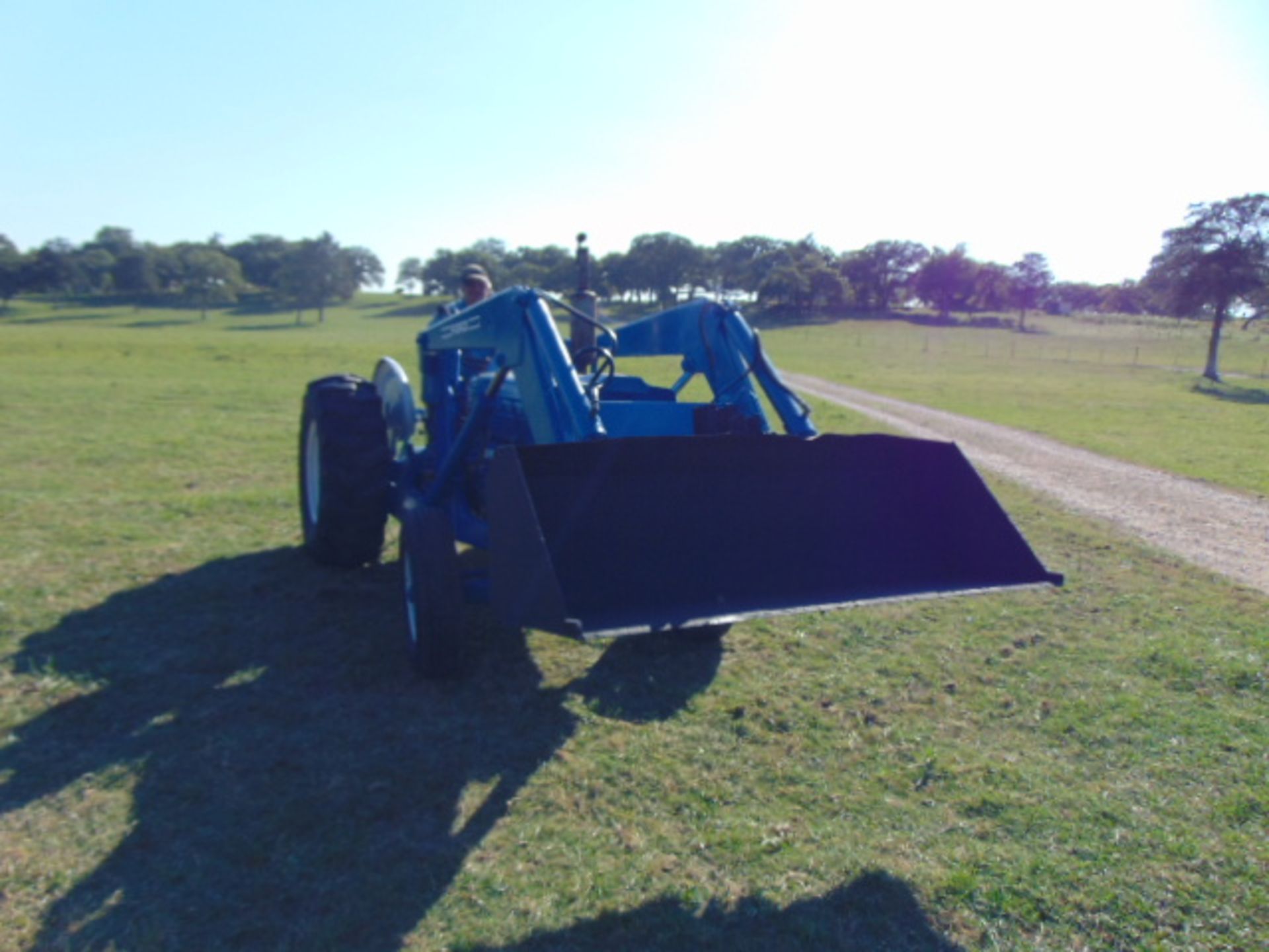 FORD 4500 TRACTOR W/ LOADER - Image 6 of 6