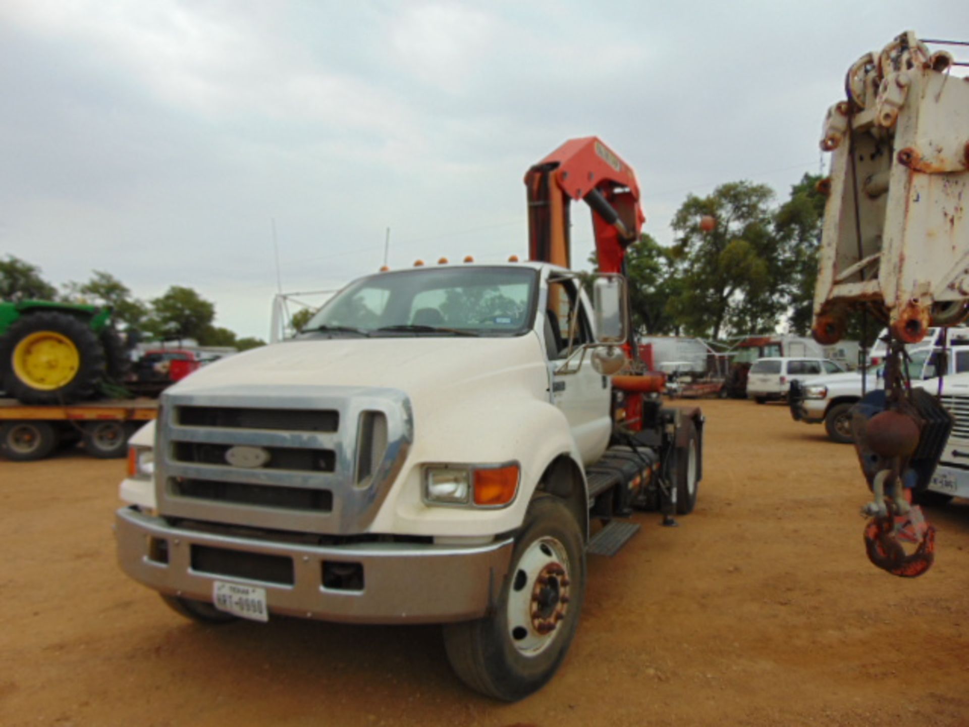 2002 FORD F750 CRANE TRUCK W/PALFINGER 18080 CRANE - Image 4 of 8