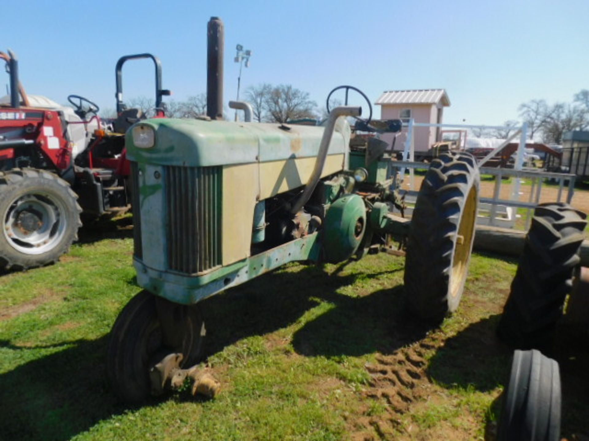 JOHN DEERE 630 GAS TRACTOR RUNS