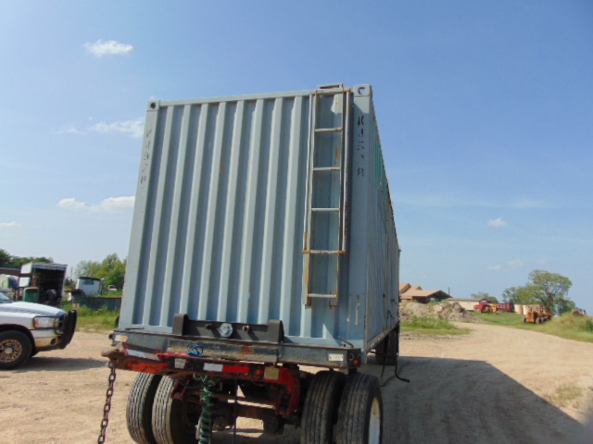 40' CONTAINER W/TRAILER FLOP DOOR ON BACK DOLLY DOES NOT GO - Image 4 of 5