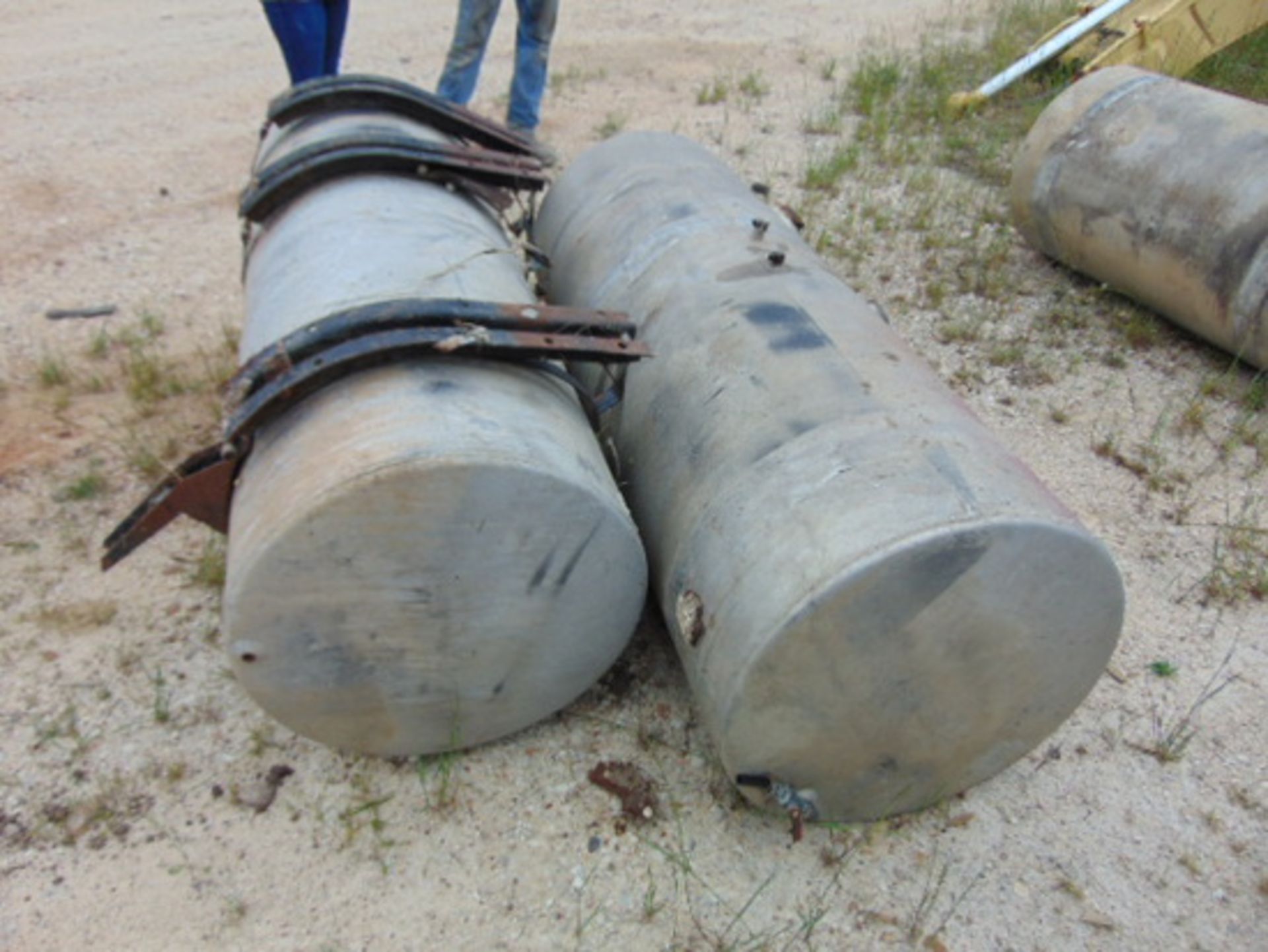 18 WHEELER FUEL TANKS - Image 2 of 3