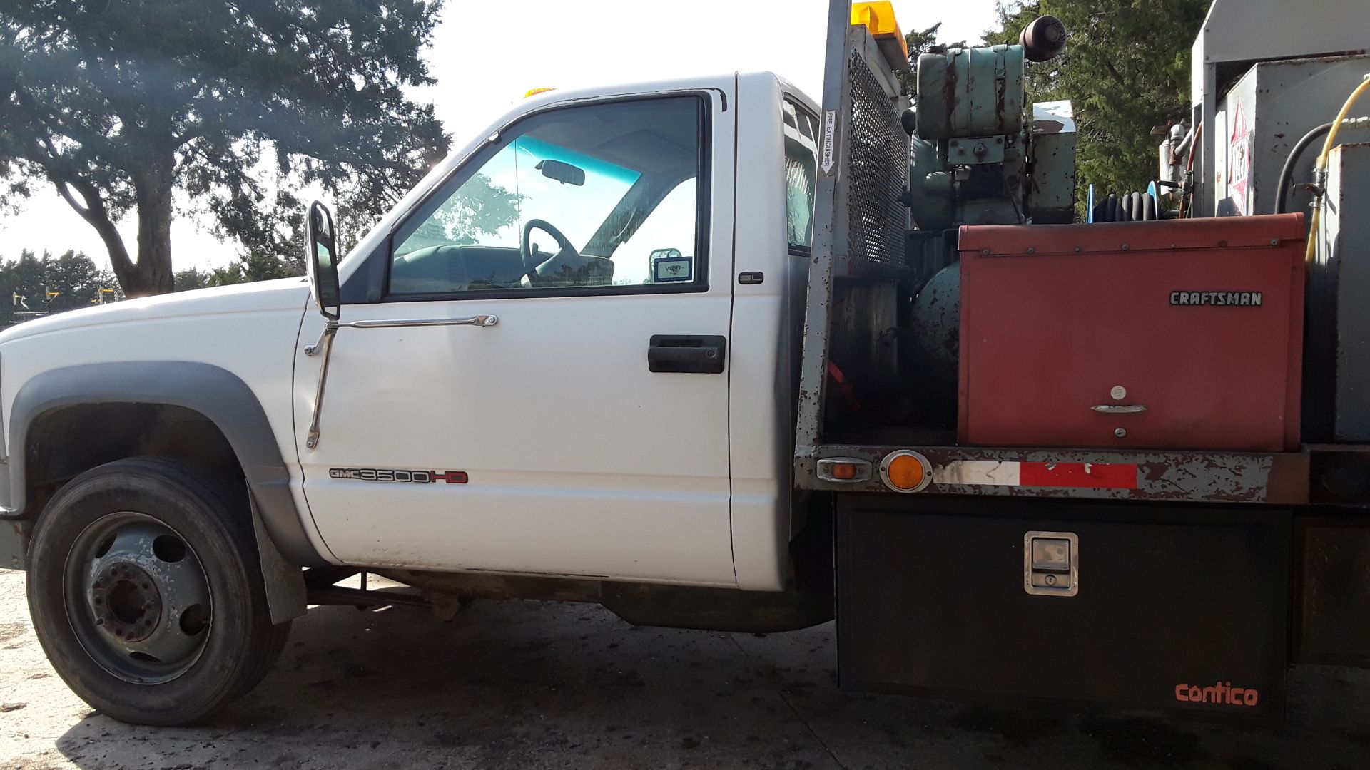 2001 GMC 3500 HD Service Truck with 10 Hp Kohler Gas Air Compressor - Image 3 of 8