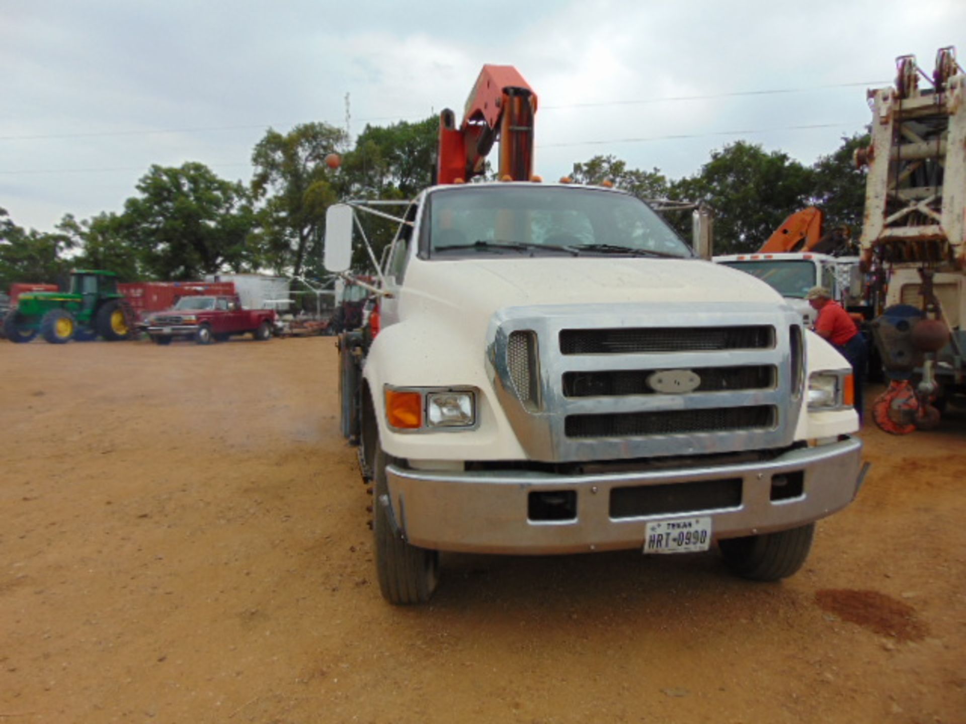 2002 FORD F750 CRANE TRUCK W/PALFINGER 18080 CRANE - Image 5 of 8