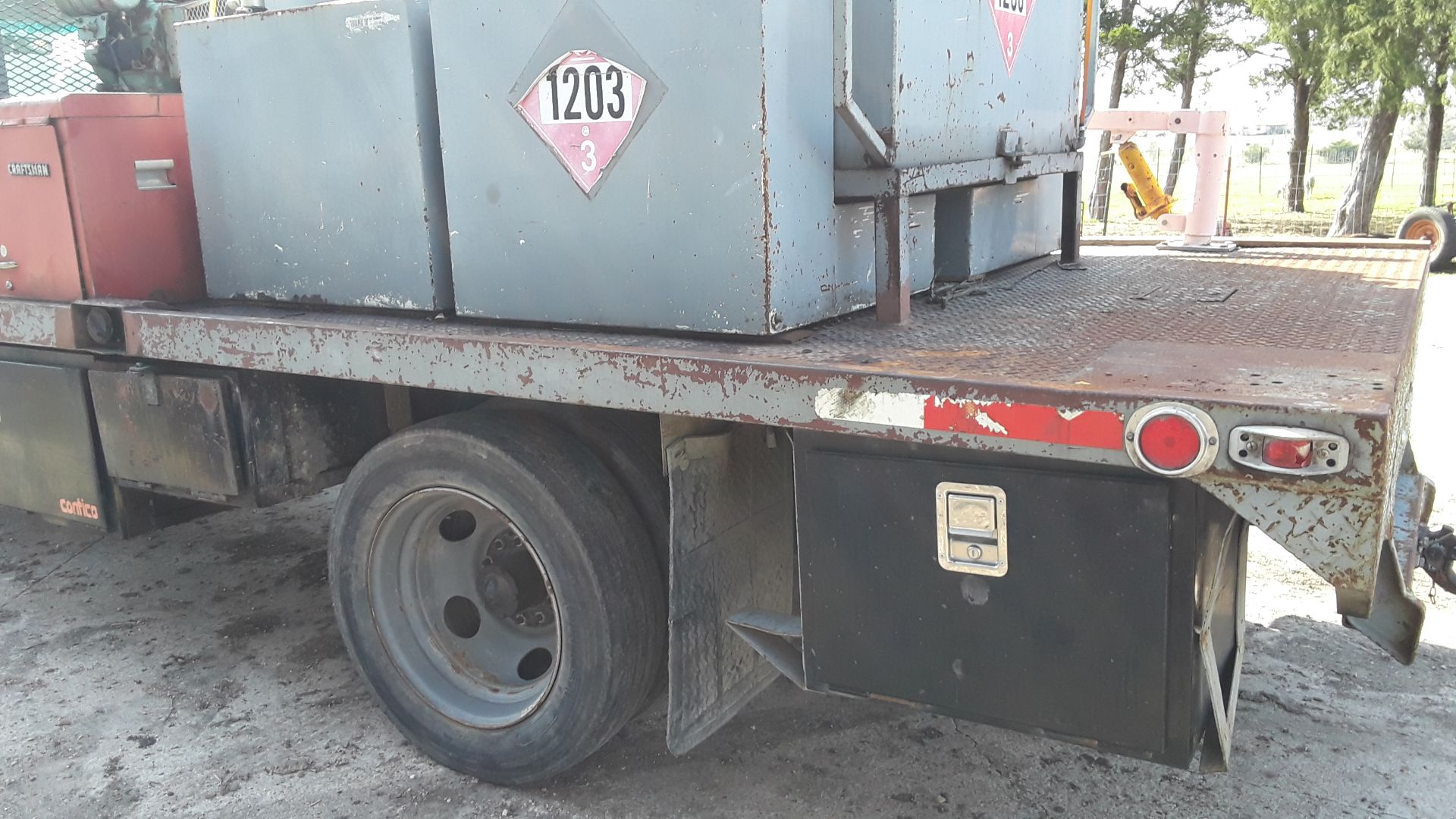 2001 GMC 3500 HD Service Truck with 10 Hp Kohler Gas Air Compressor - Image 5 of 8