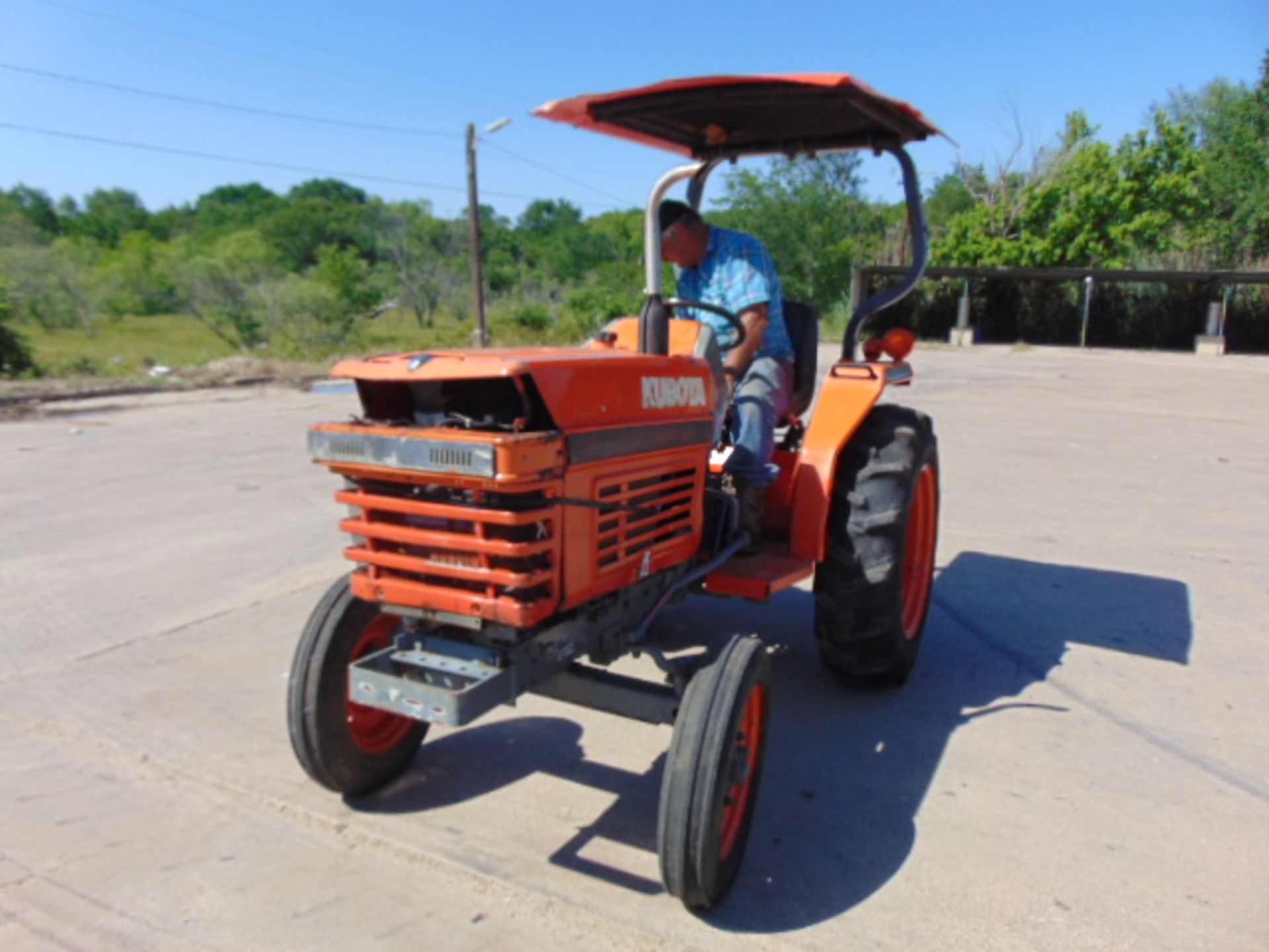 KUBOTA L3000 TRACTOR - Image 2 of 5