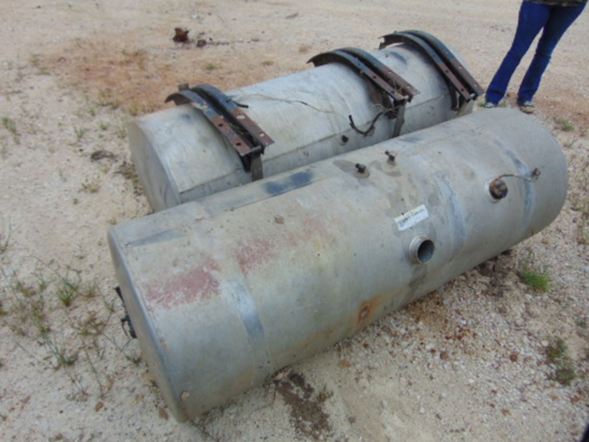 18 WHEELER FUEL TANKS - Image 3 of 3