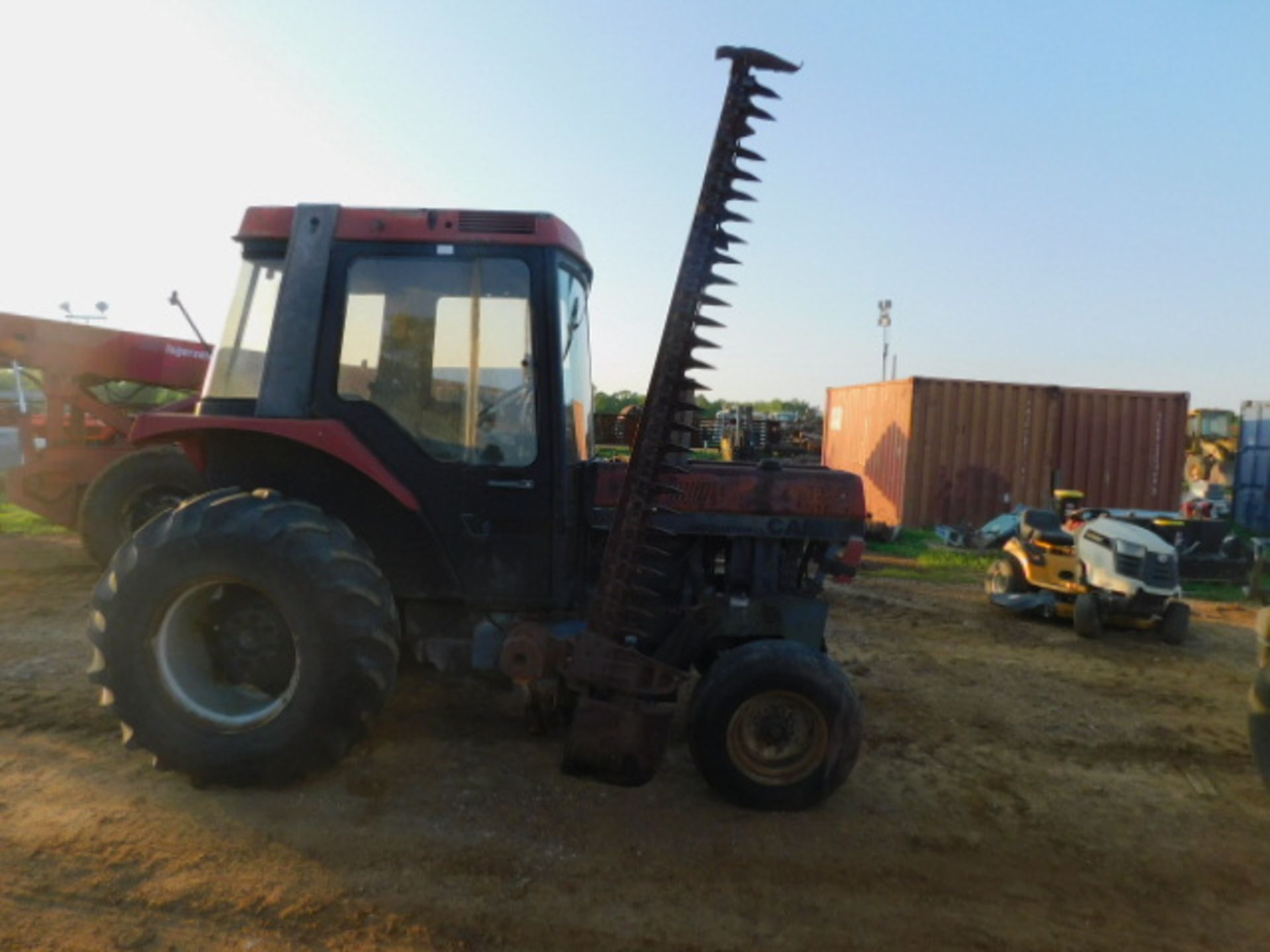 685 CASE IH CAB TRACTOR w/ MOWER ATTACHMENT ON SIDE - Image 3 of 8