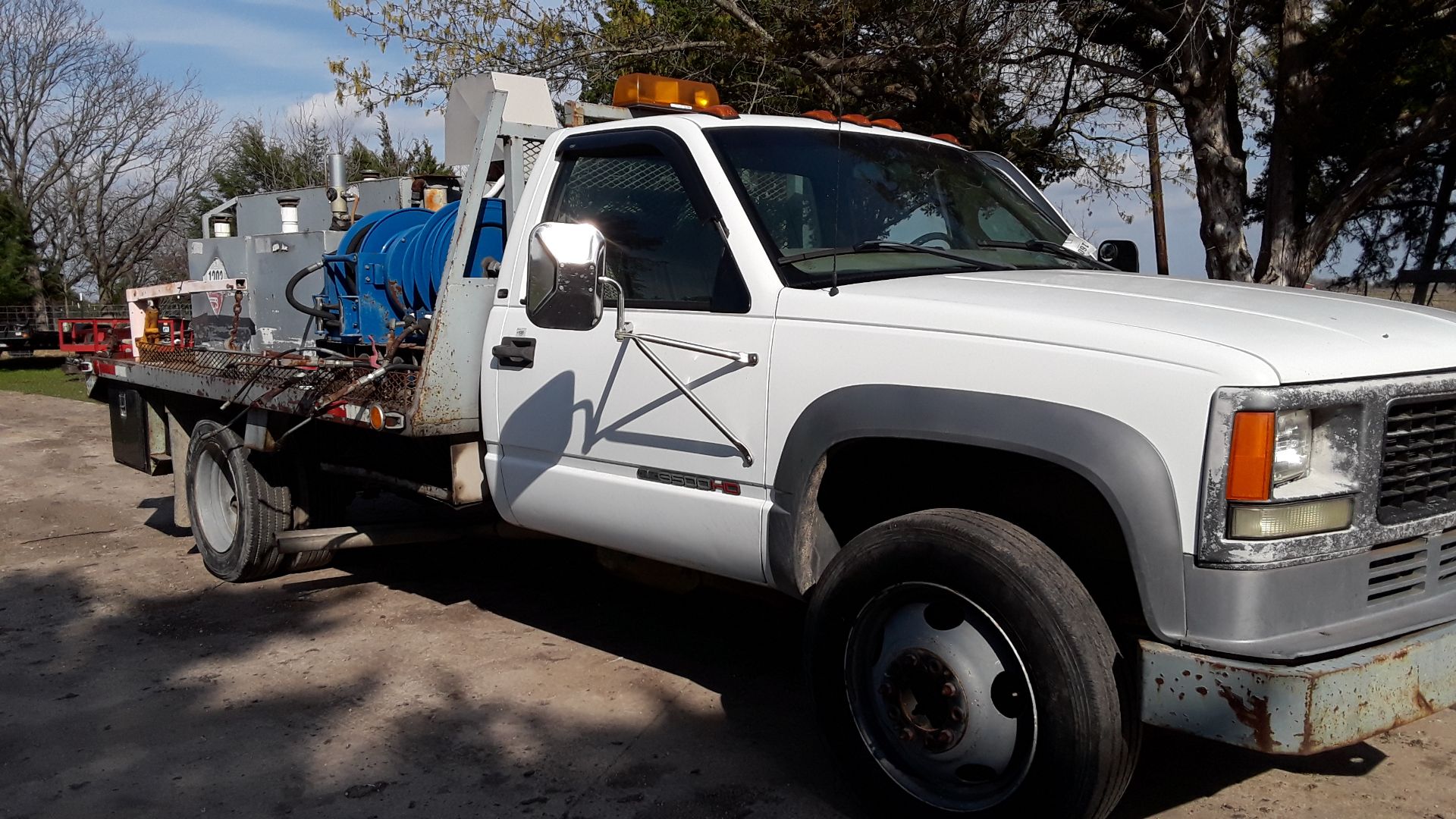 2001 GMC 3500 HD Service Truck with 10 Hp Kohler Gas Air Compressor - Image 2 of 8