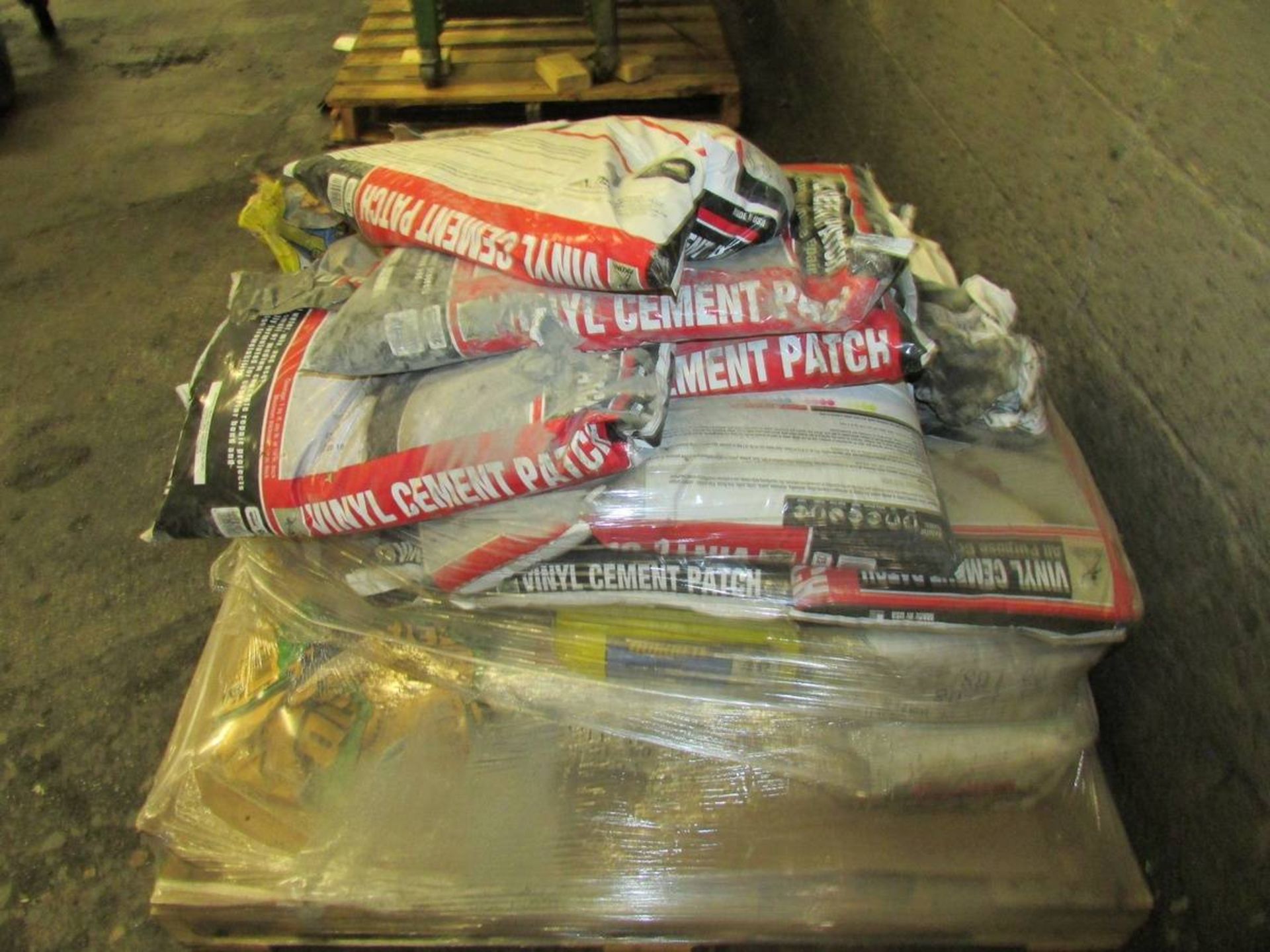 Pallet of Vinyl Cement Patches and Quikrete Bags - Image 2 of 3
