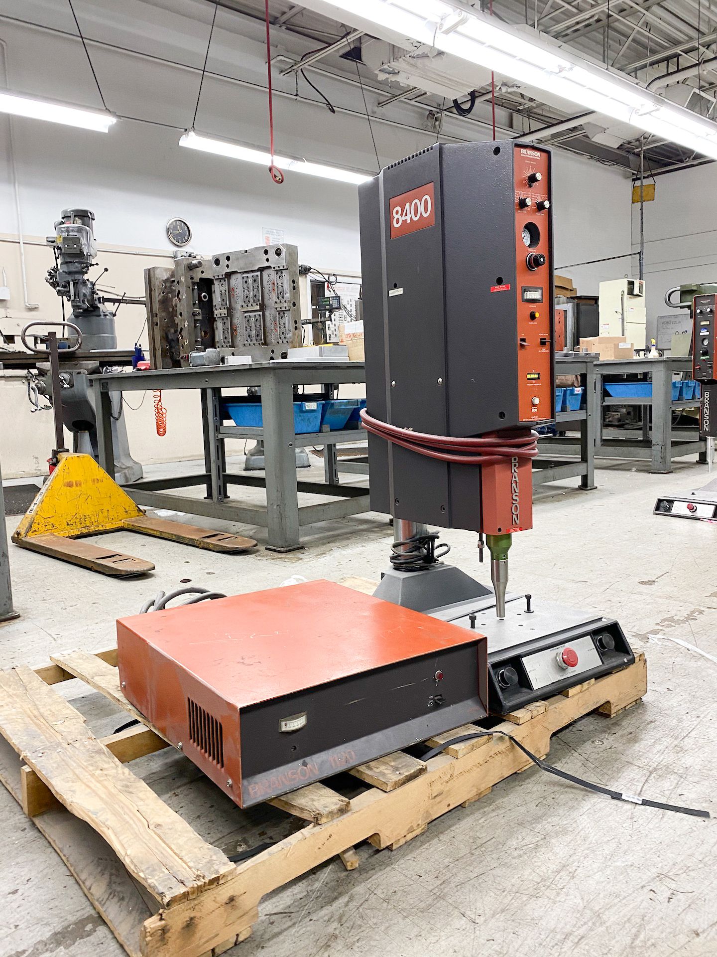 Branson 8400 Ultrasonic Welder, S/N: WT102408 **Located in Elk Grove