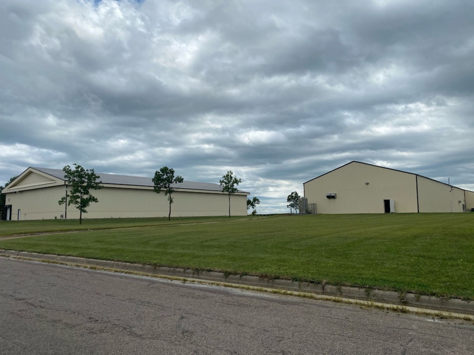 Real Estate - (3) Buildings, 85,550 Total sq./ft. on 12.75 Acres - Image 6 of 25