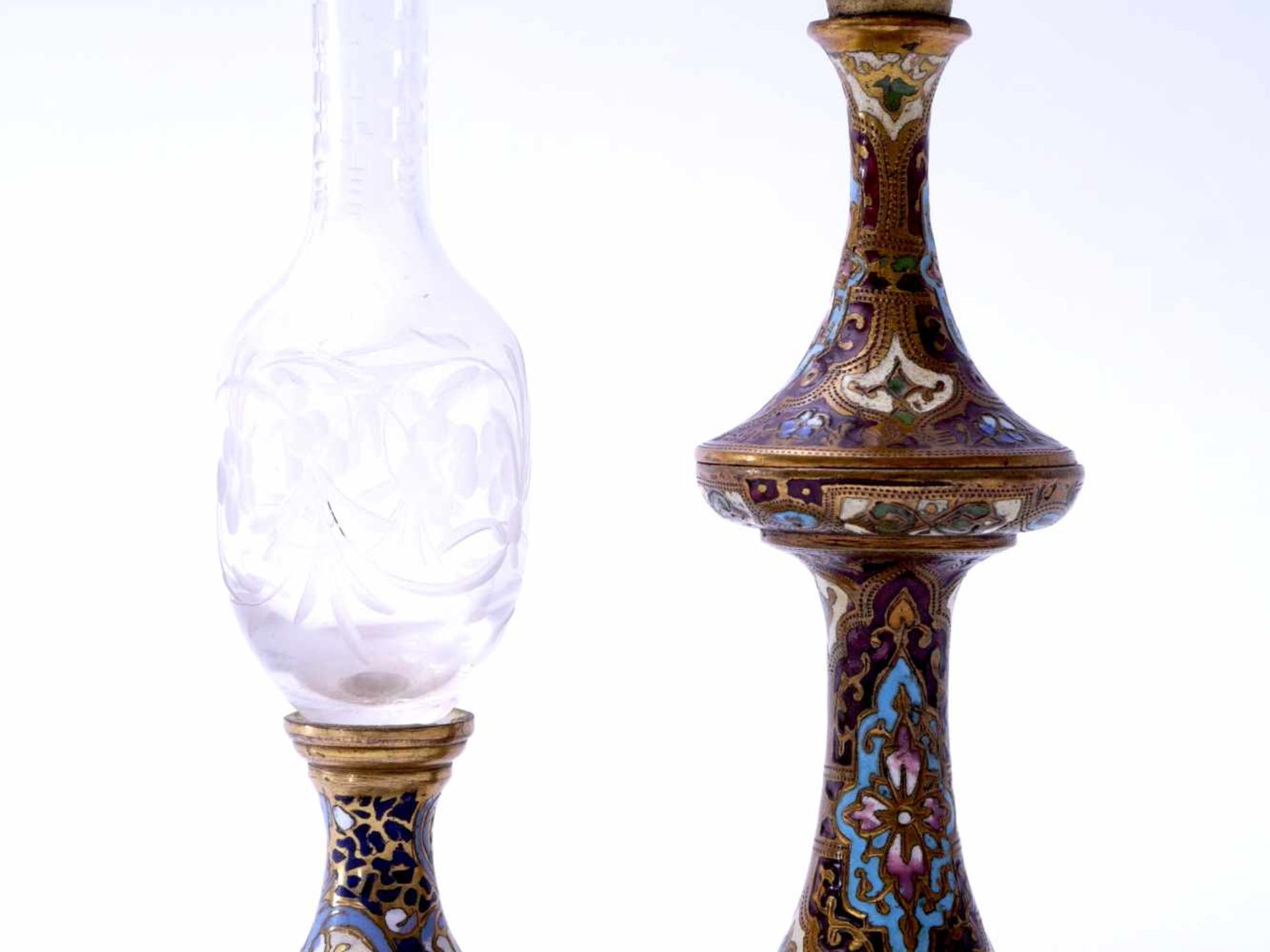 Cloisonné Vase und Kerzenhalter wohl RusslandFeine Zellenschmelzarbeiten auf Messing. Der - Bild 2 aus 6