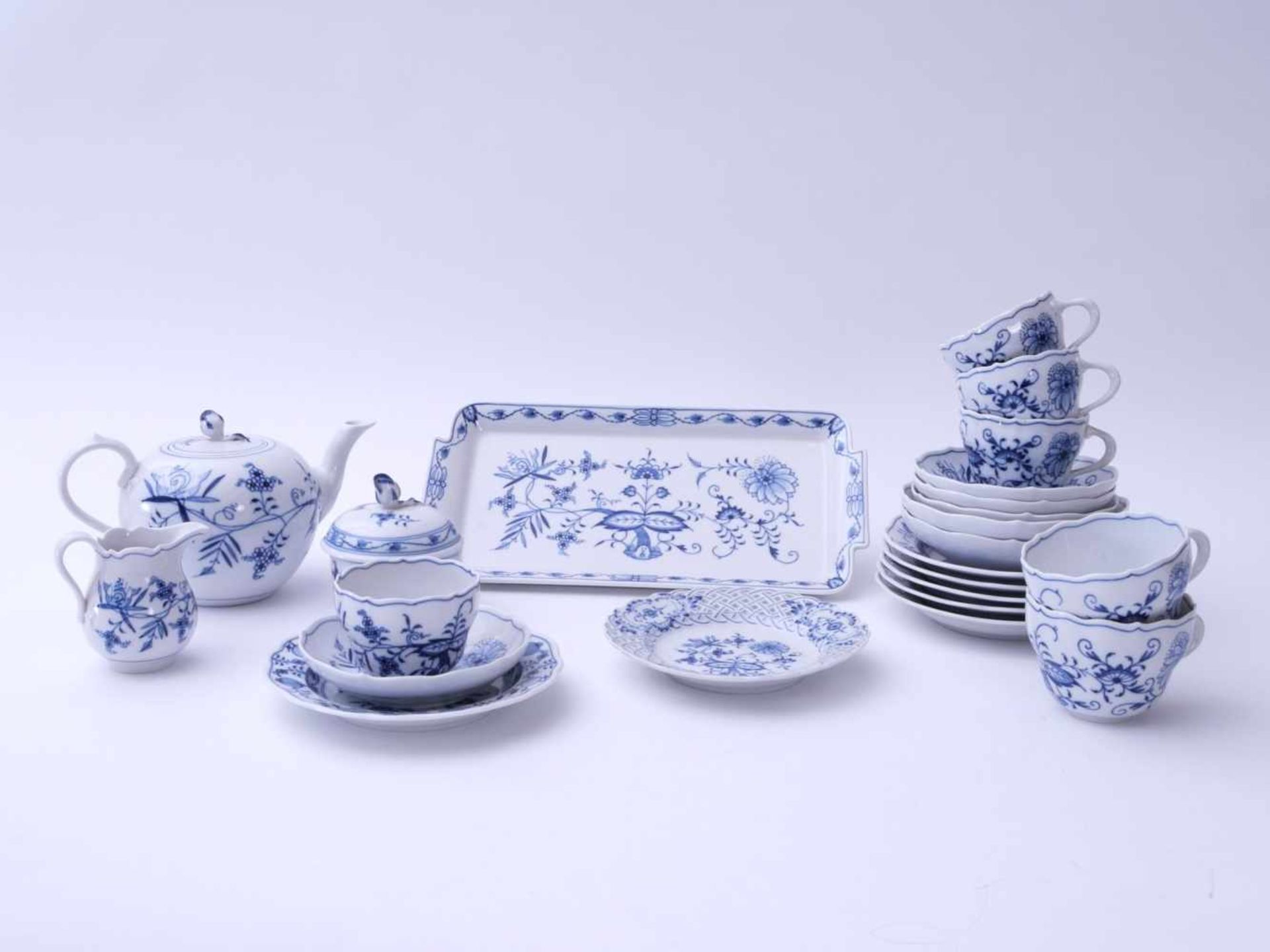 Meissen Teeservice Zwiebelmuster 23 TeileRestservice im klassischen blauen Unterglasurdekor.