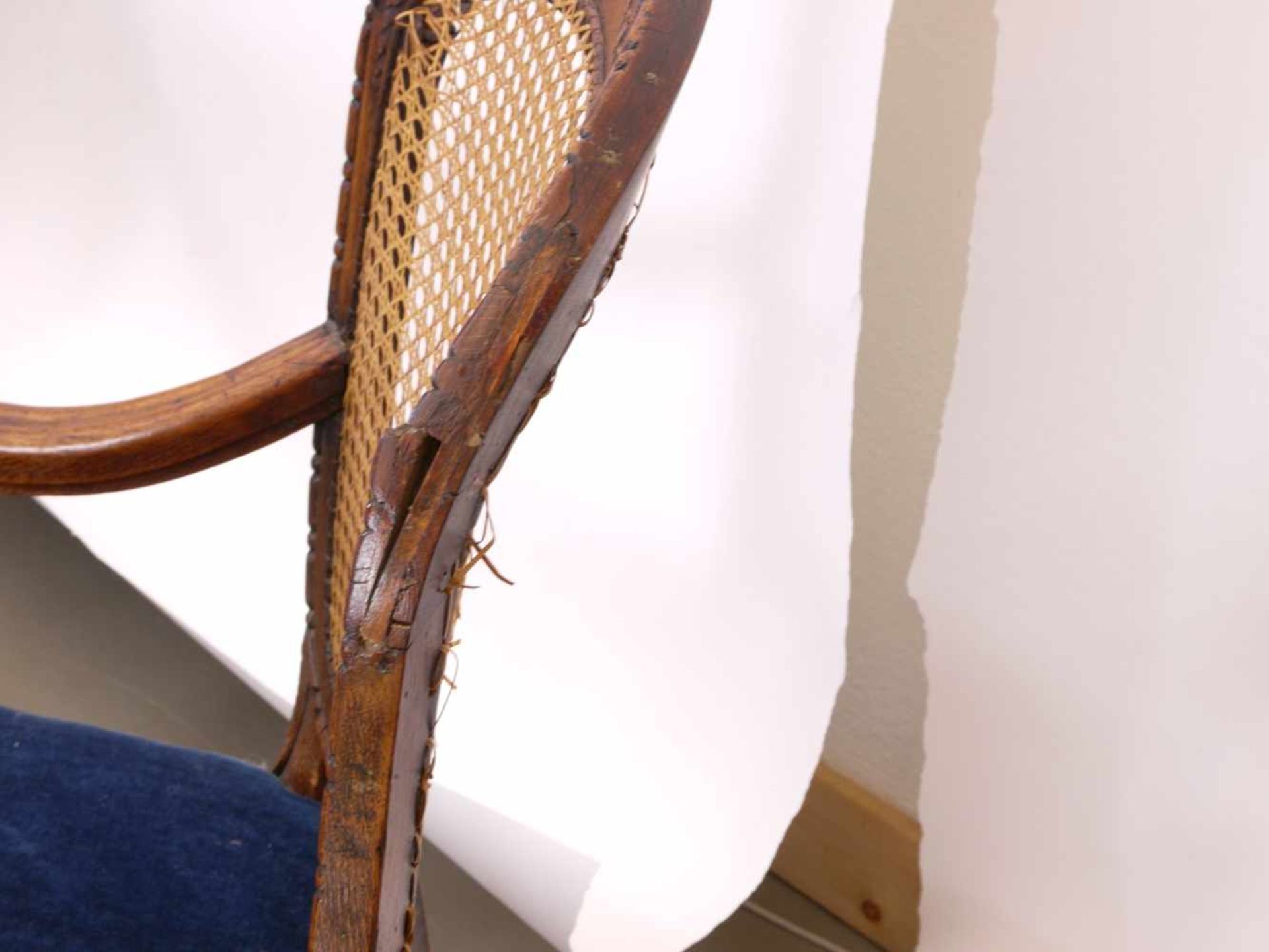 Chippendale Paar Sessel mit MarmortischZwei Chippendale Sessel mit typisch breiter Sitzfläche auf - Image 3 of 9