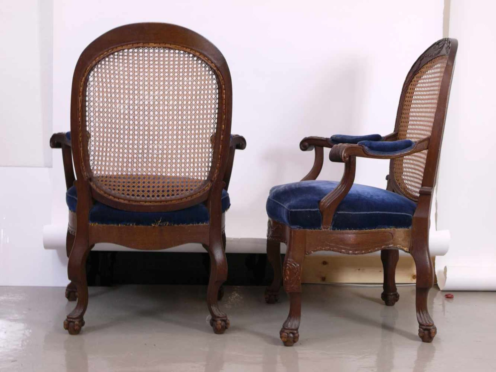 Chippendale Paar SesselZwei Chippendale Sessel mit typisch breiter Sitzfläche auf vier geschwungenen - Image 6 of 6