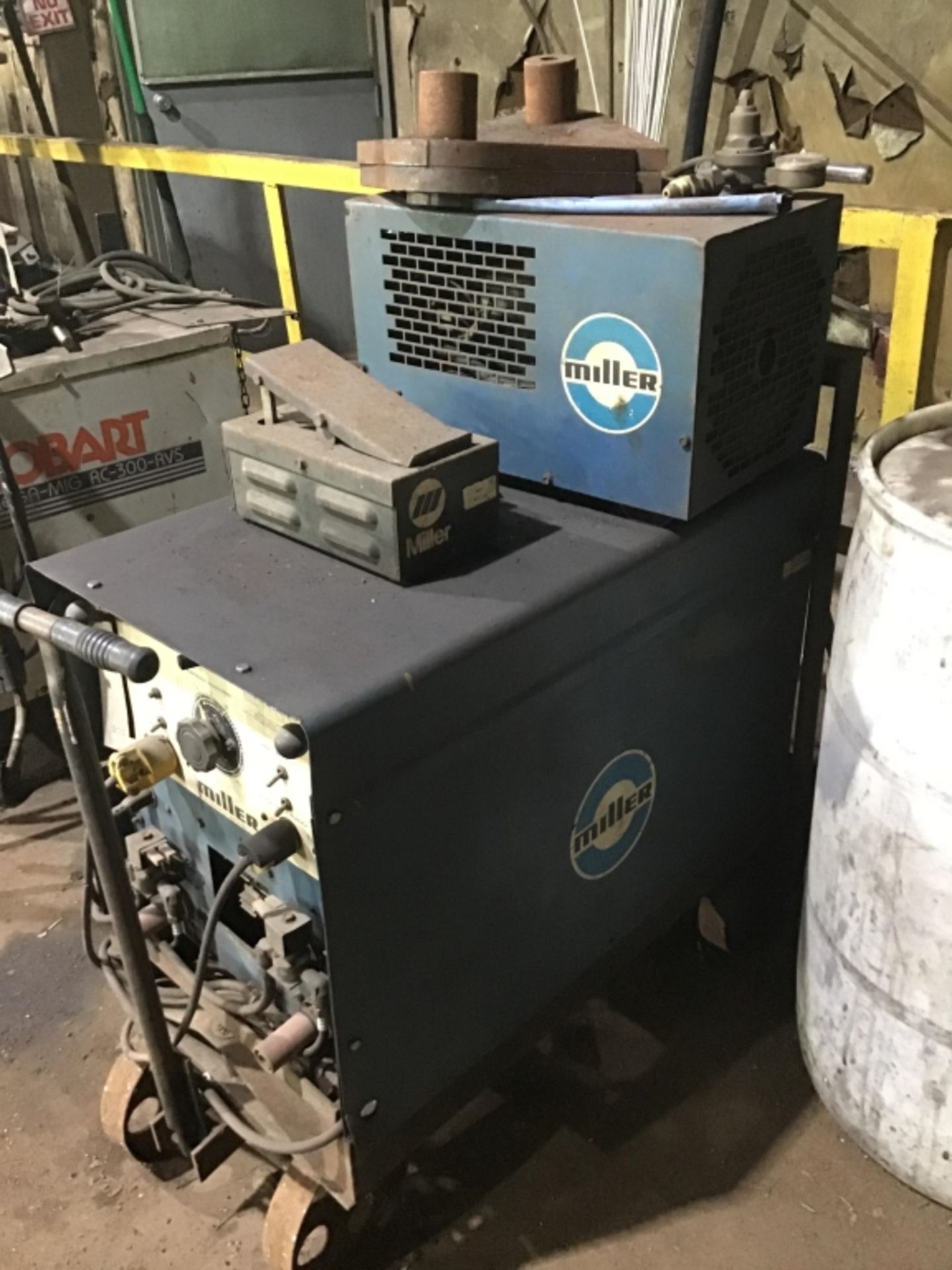 Miller Diallarc HF Ac/dc tungsten arc or shielded metal arc welding power source with ja-4 - Image 2 of 3