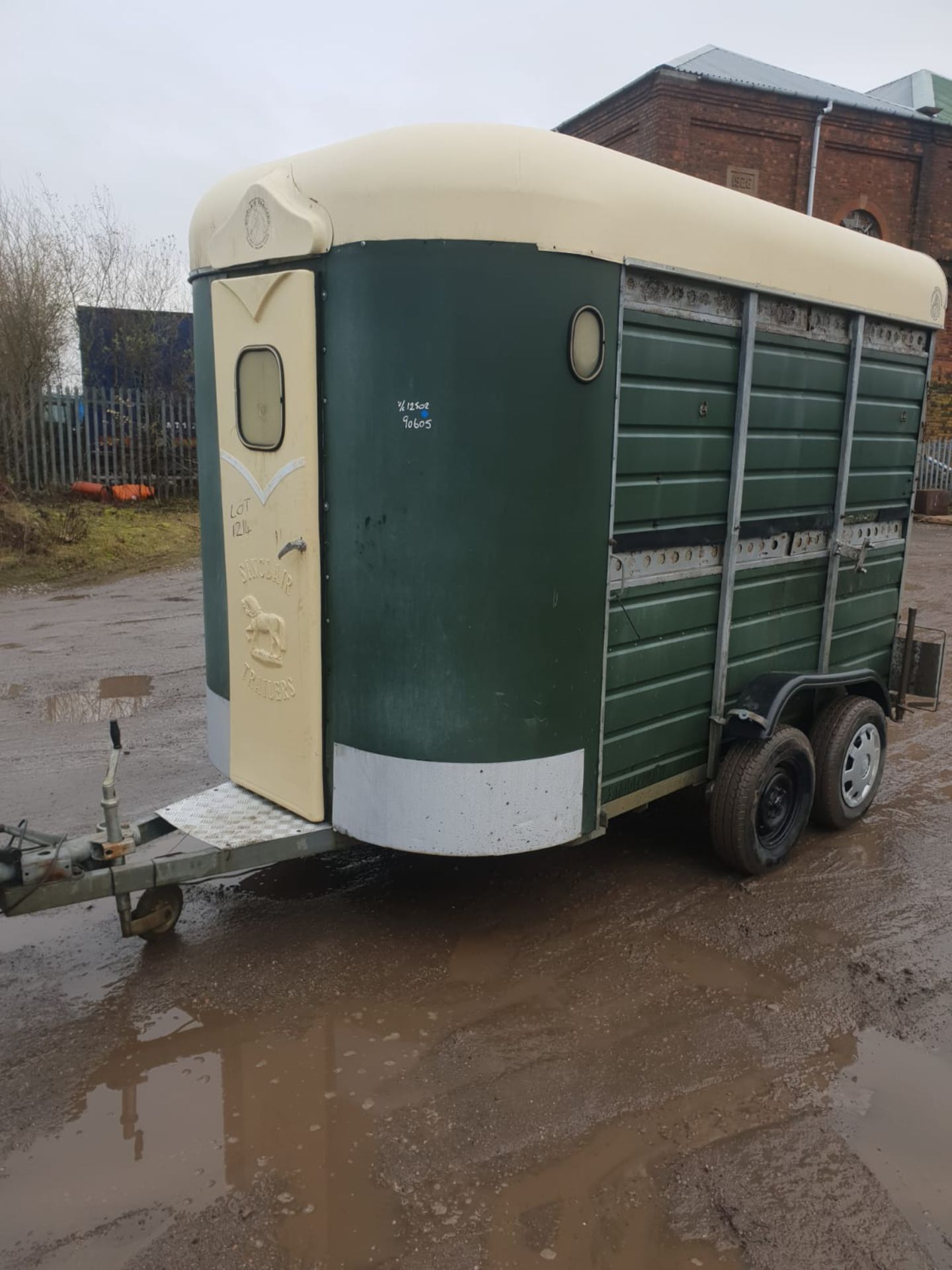 GOOD SOLID TWIN AXLE HORSEBOX TRAILER WITH GALVANISED CHASSIS *NO VAT* - Image 3 of 8