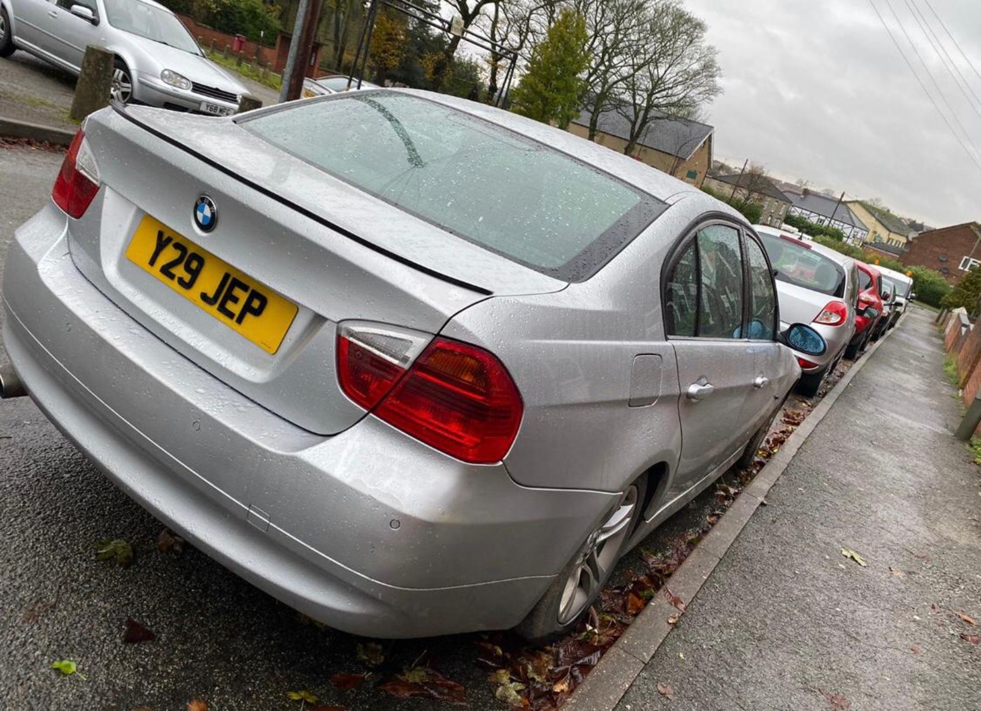 2008/08 REG BMW 320D SE 2.0 DIESEL SILVER 4 DOOR SALOON, SHOWING 5 FORMER KEEPERS *NO VAT* - Image 4 of 10